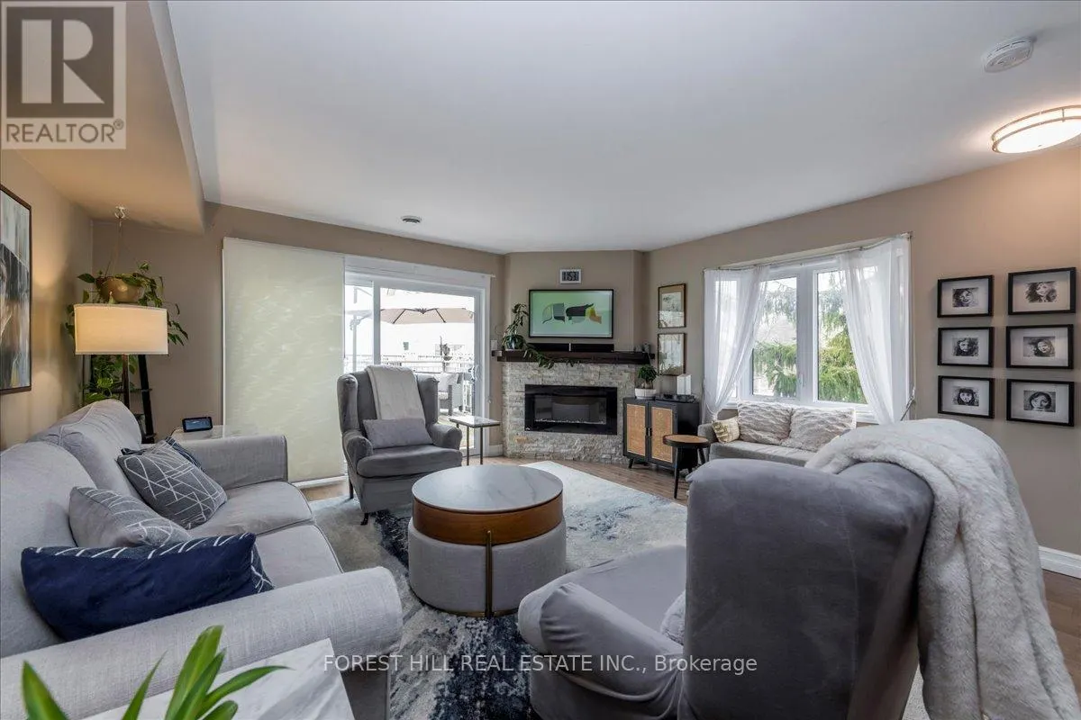 8 - 100 LAGUNA PARKWAY