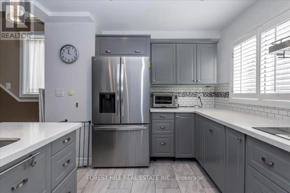 8 - 100 LAGUNA PARKWAY