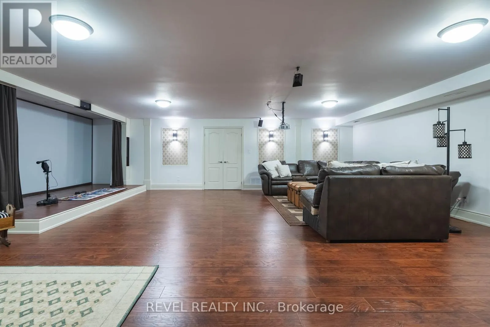 183 LAKESHORE ROAD W