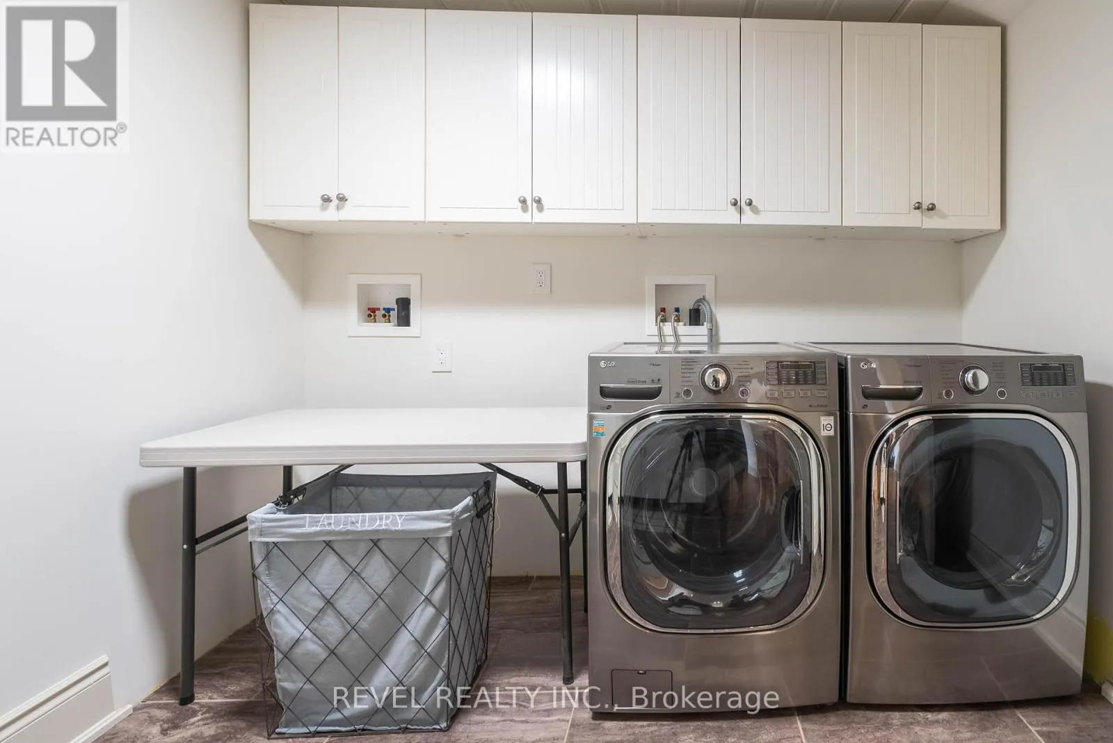 183 LAKESHORE ROAD W