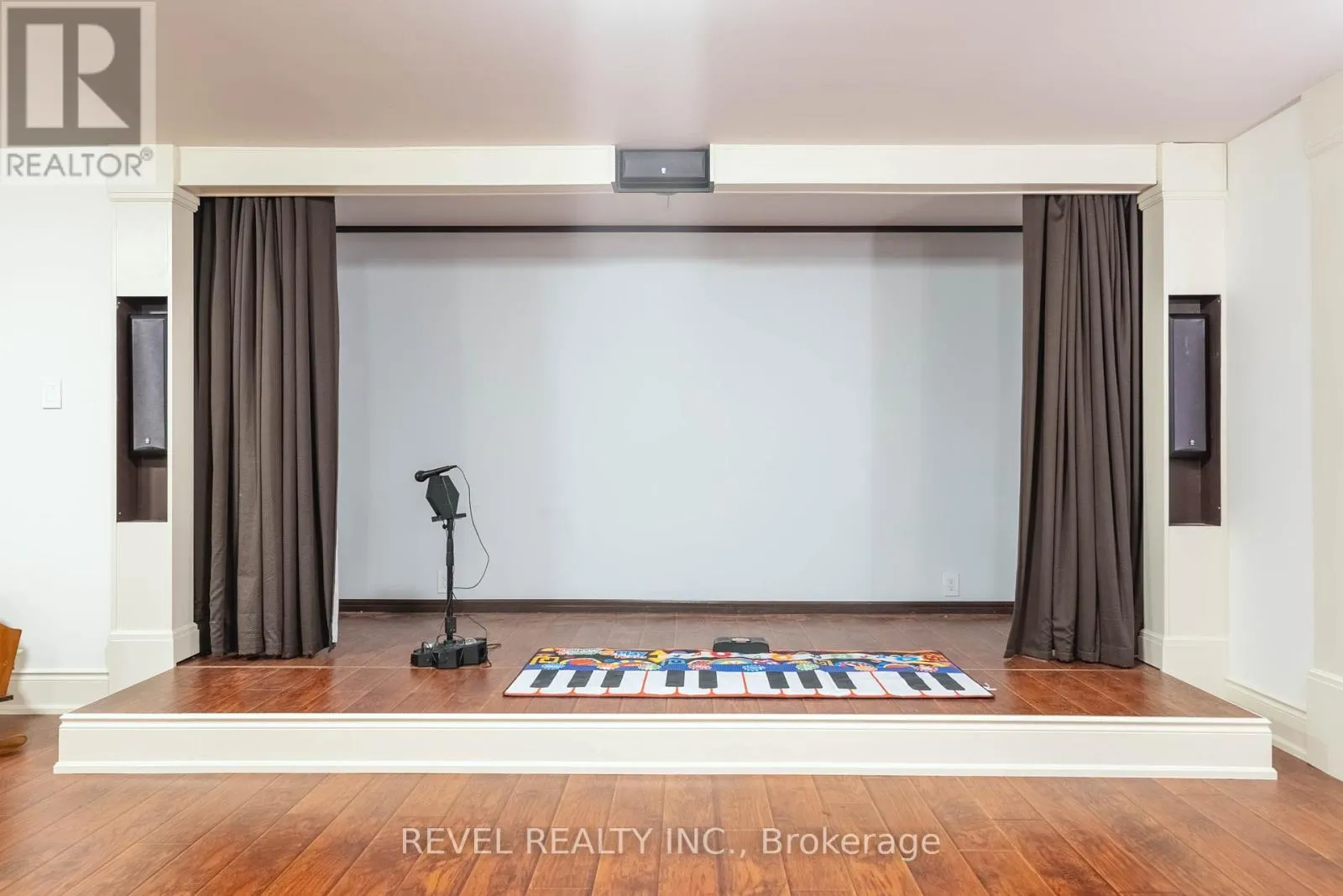 183 LAKESHORE ROAD W