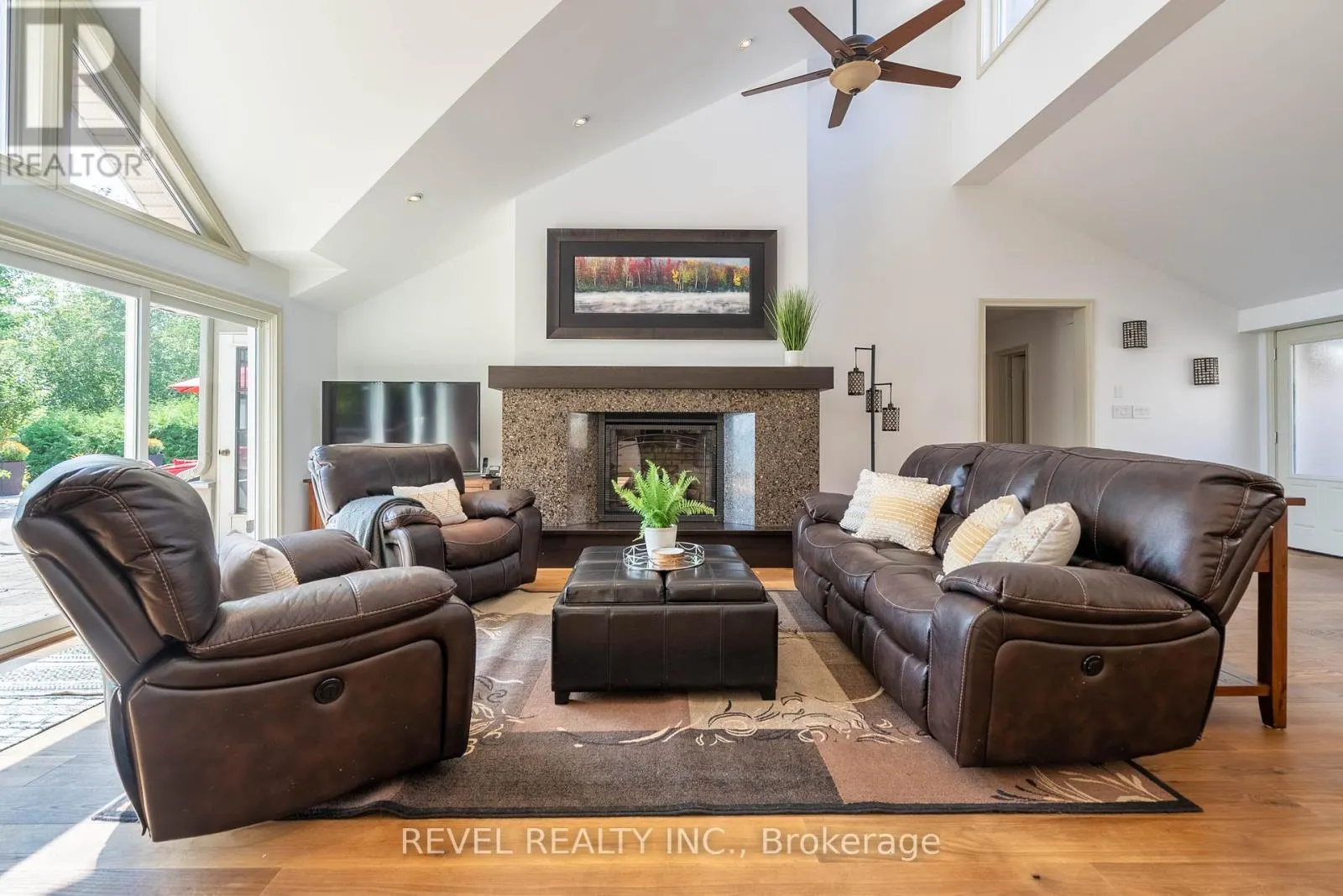 183 LAKESHORE ROAD W