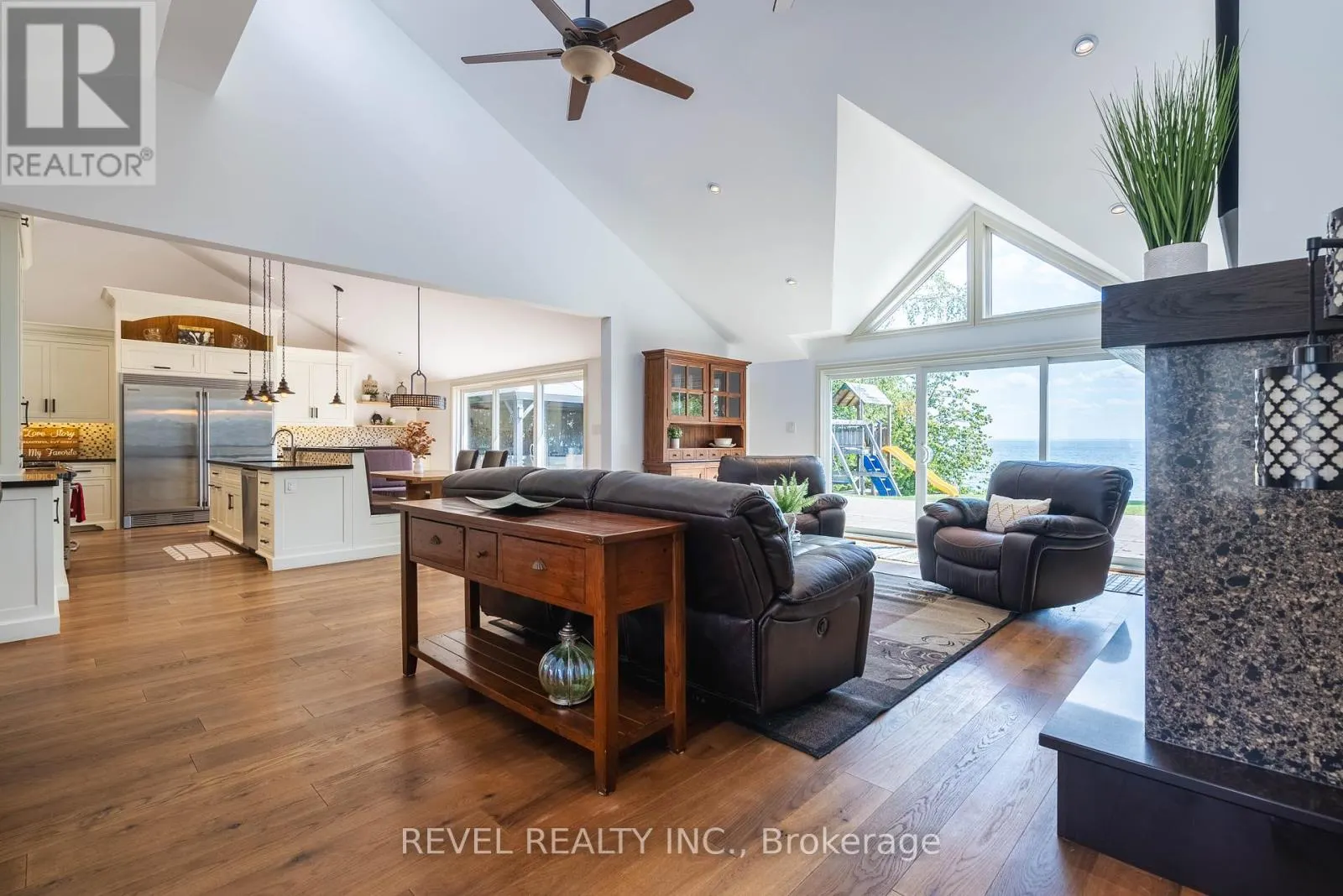 183 LAKESHORE ROAD W