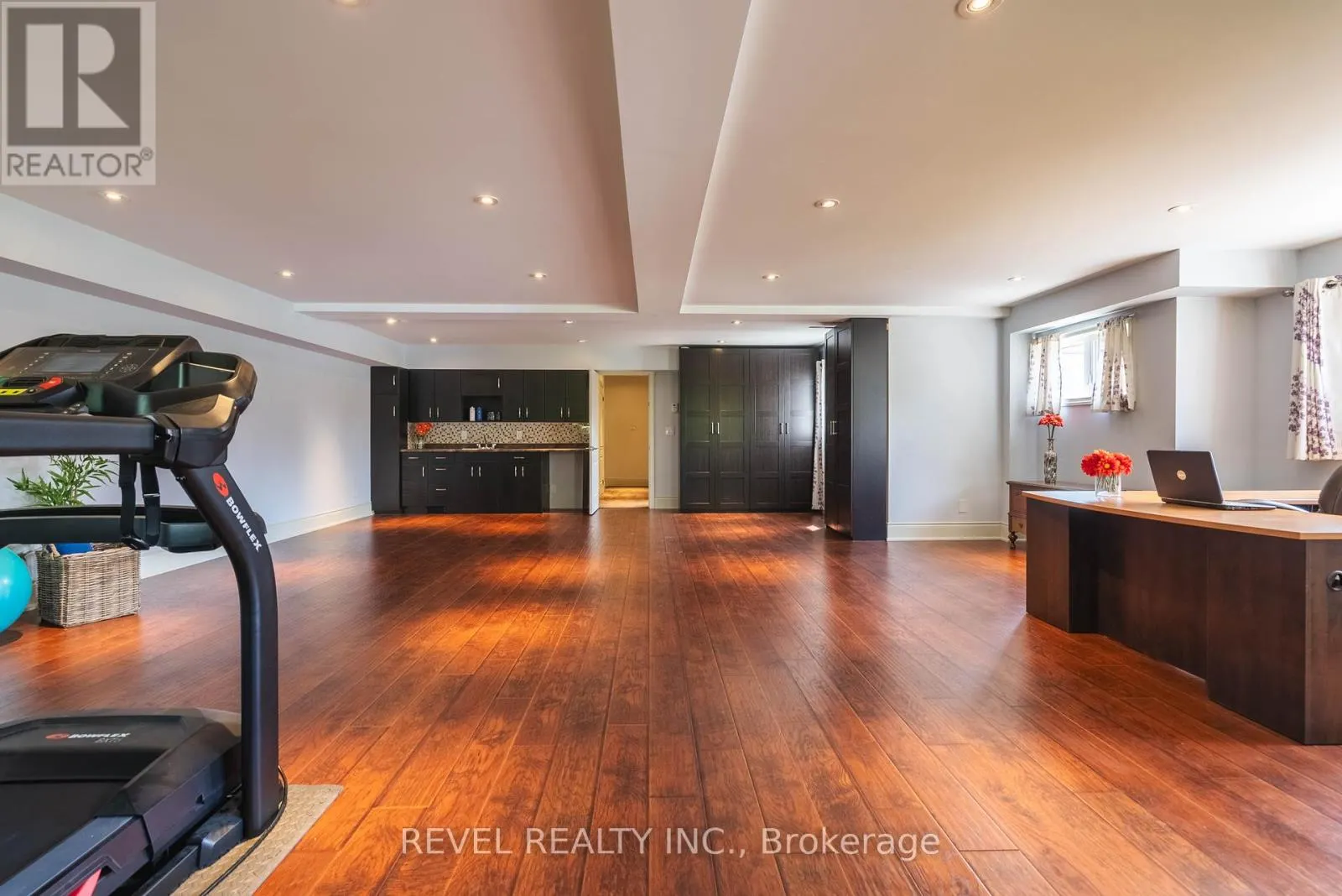 183 LAKESHORE ROAD W