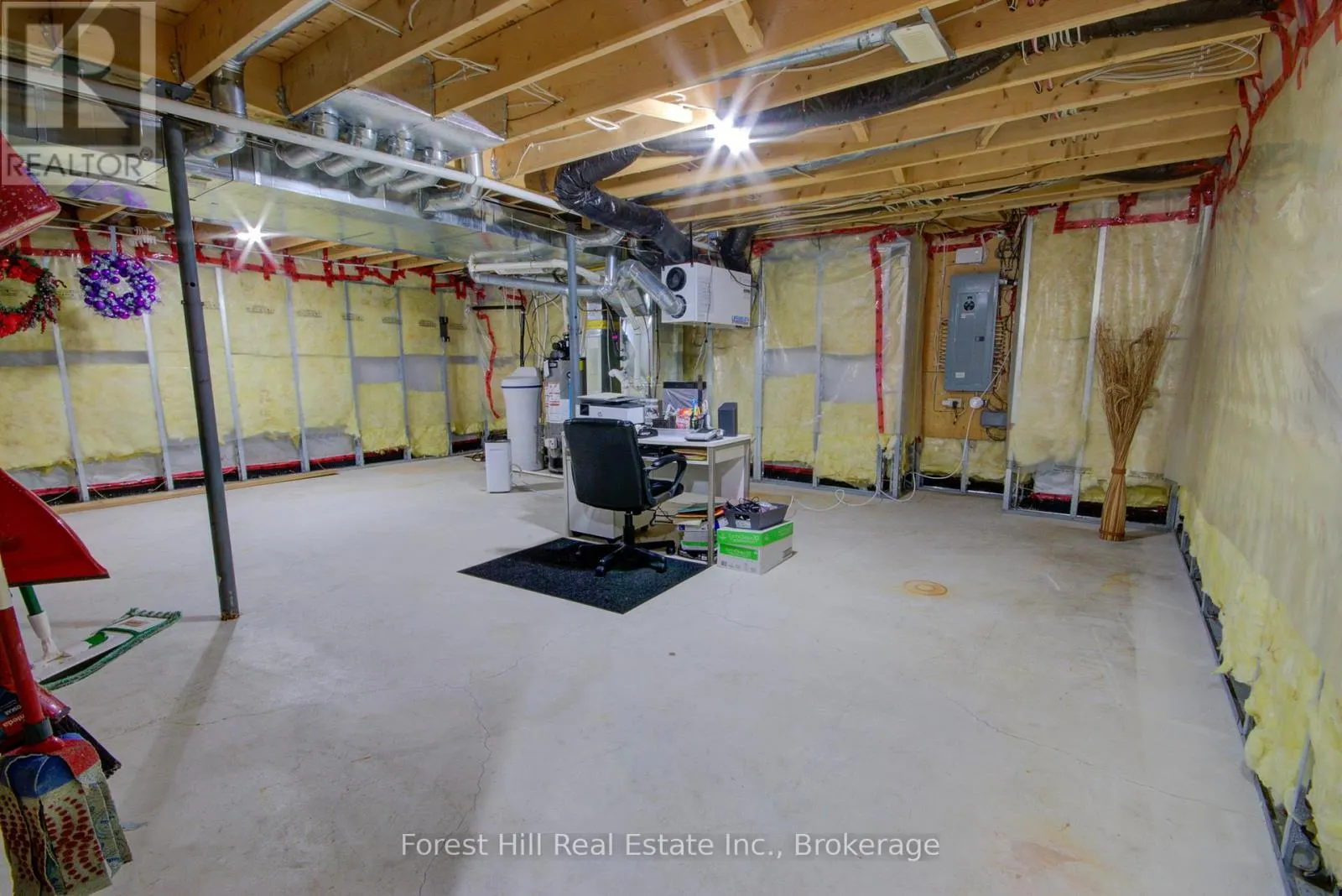 27 GREENGABLES DRIVE