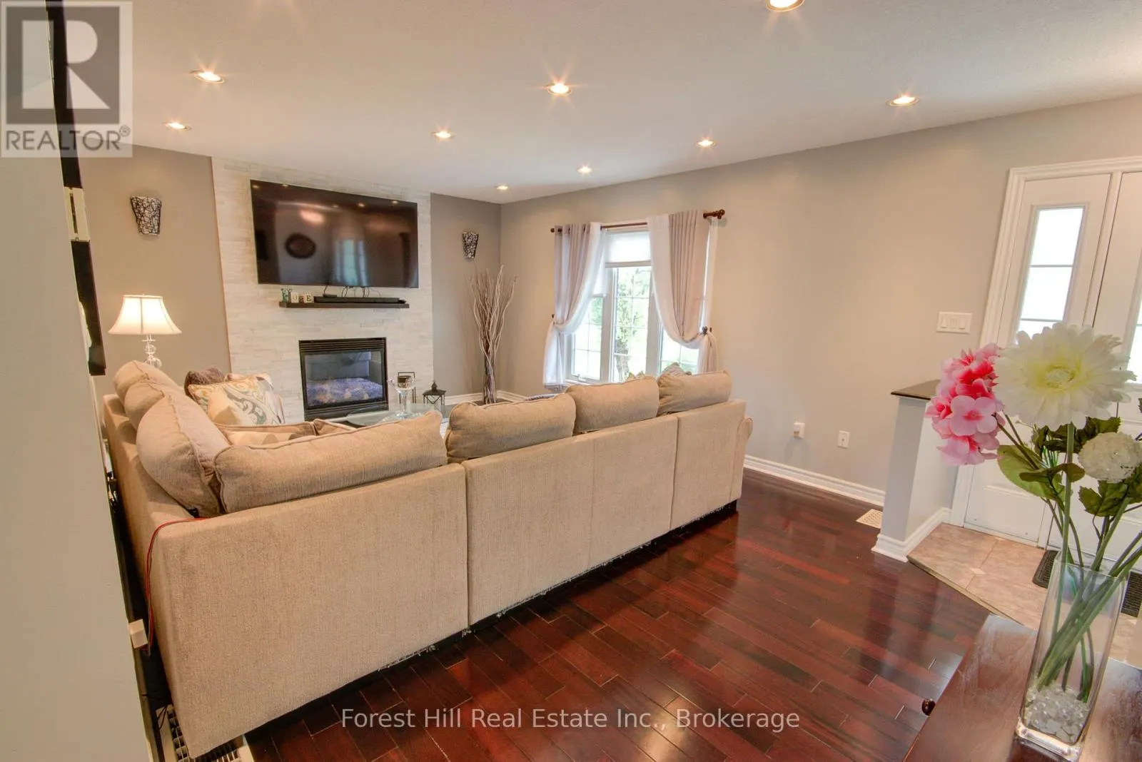 27 GREENGABLES DRIVE