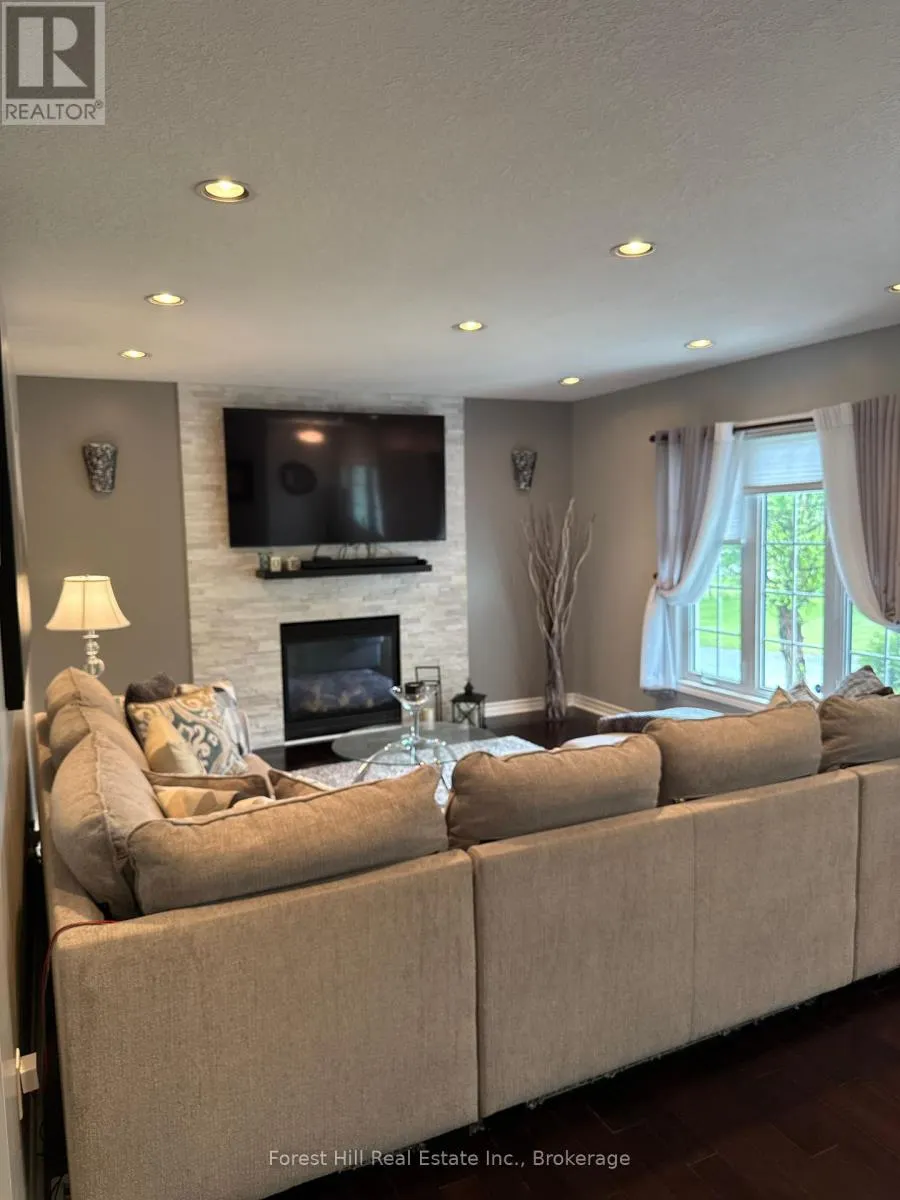 27 GREENGABLES DRIVE