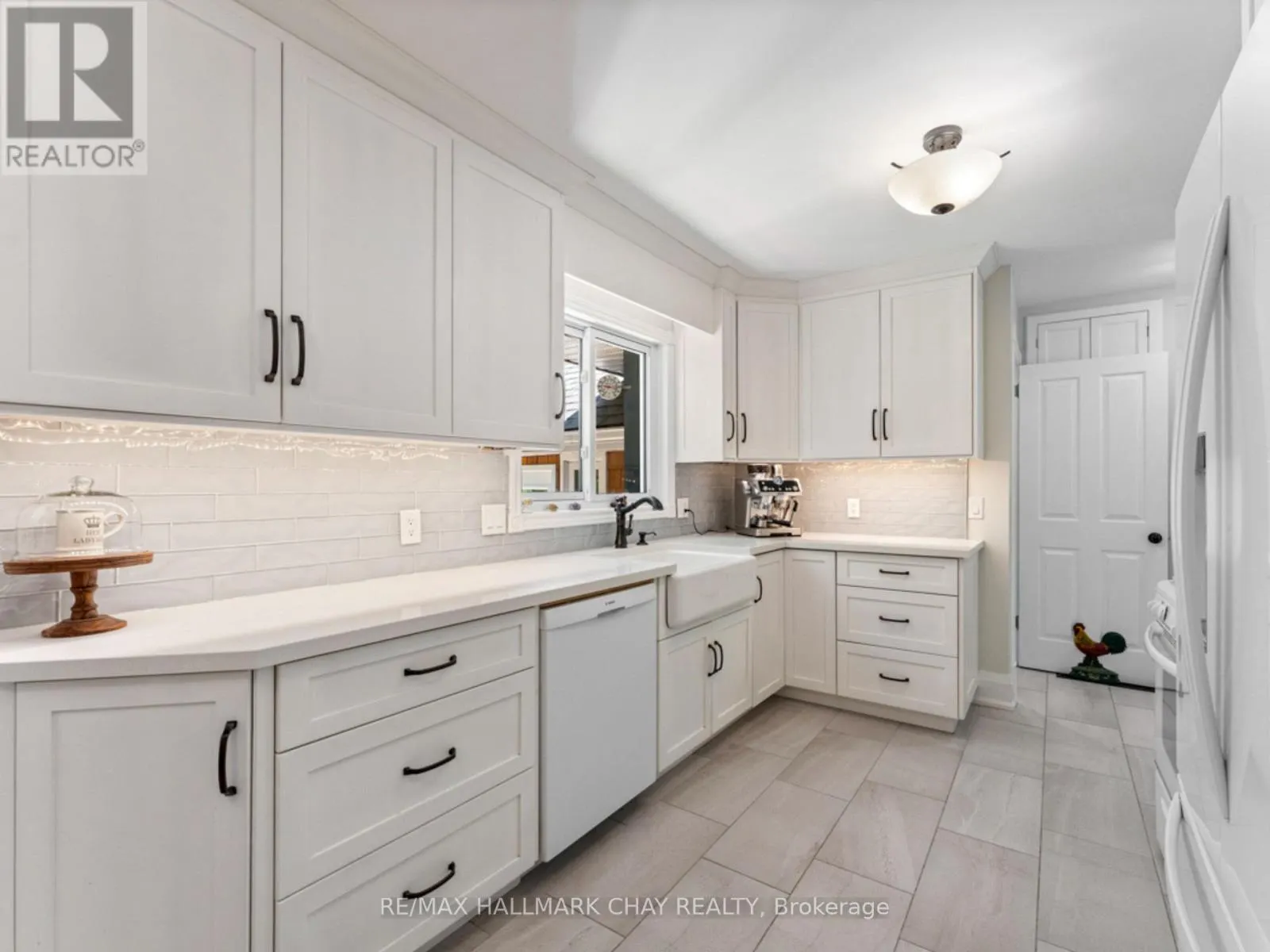 18 LAWRENCE AVENUE