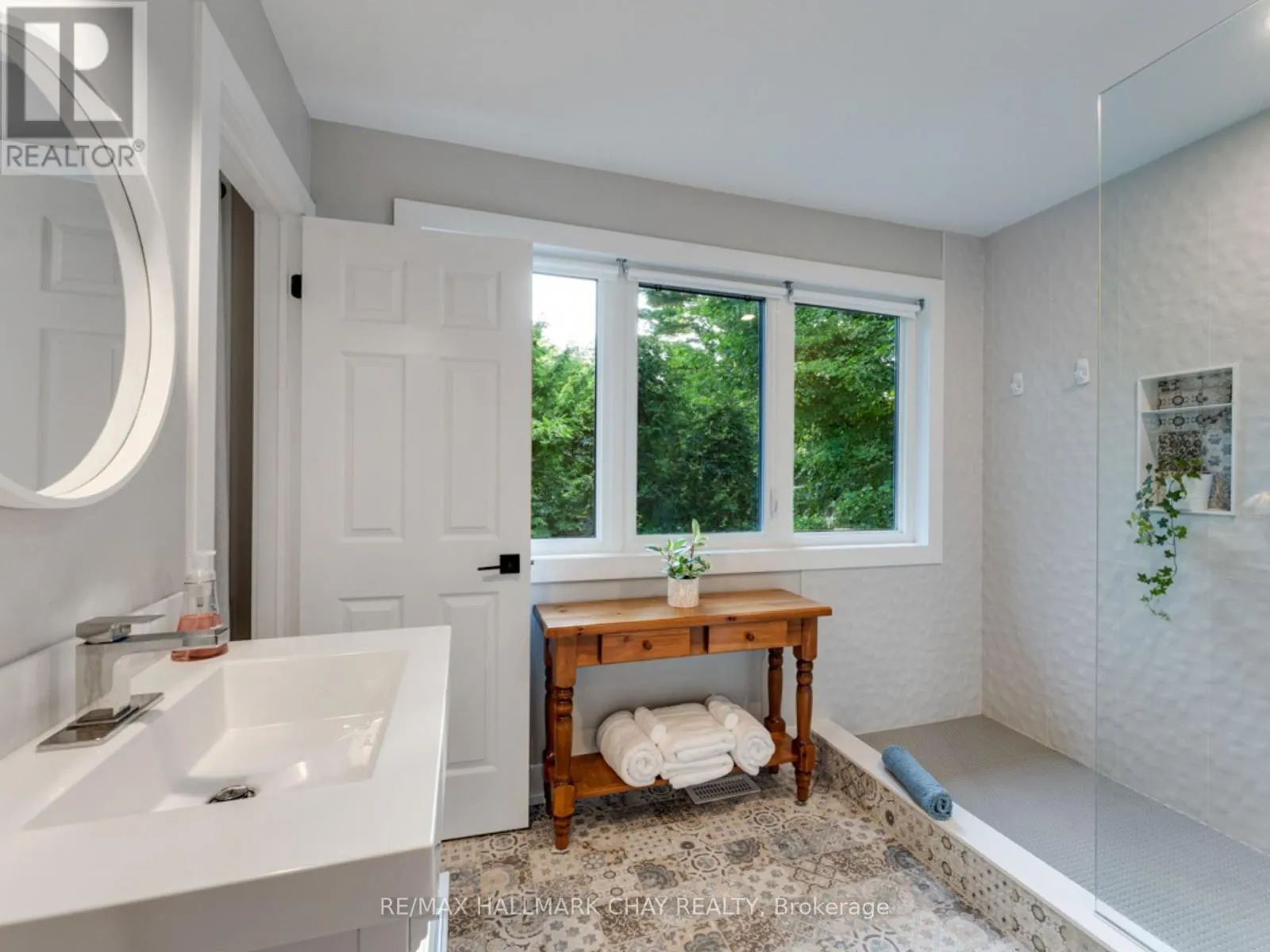 18 LAWRENCE AVENUE