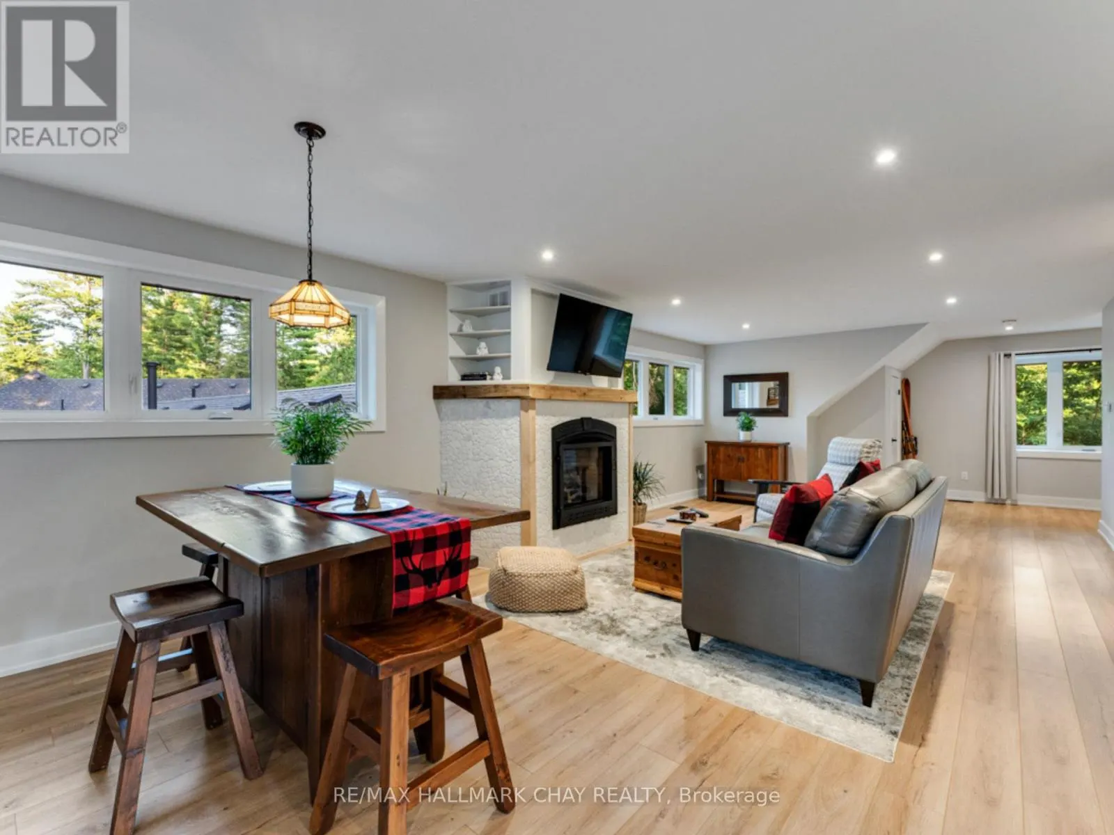 18 LAWRENCE AVENUE