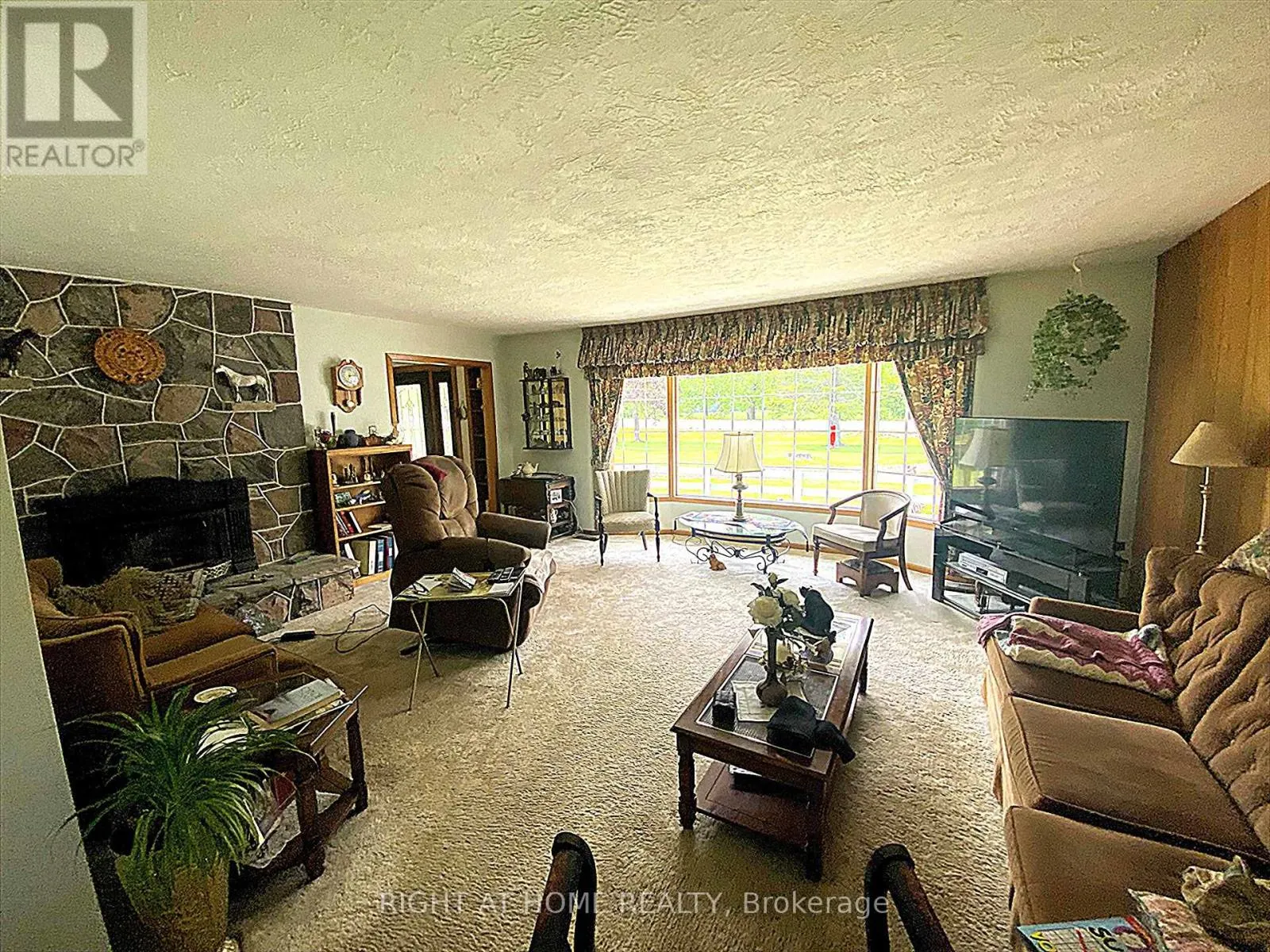 978 15/16 SIDE ROAD E