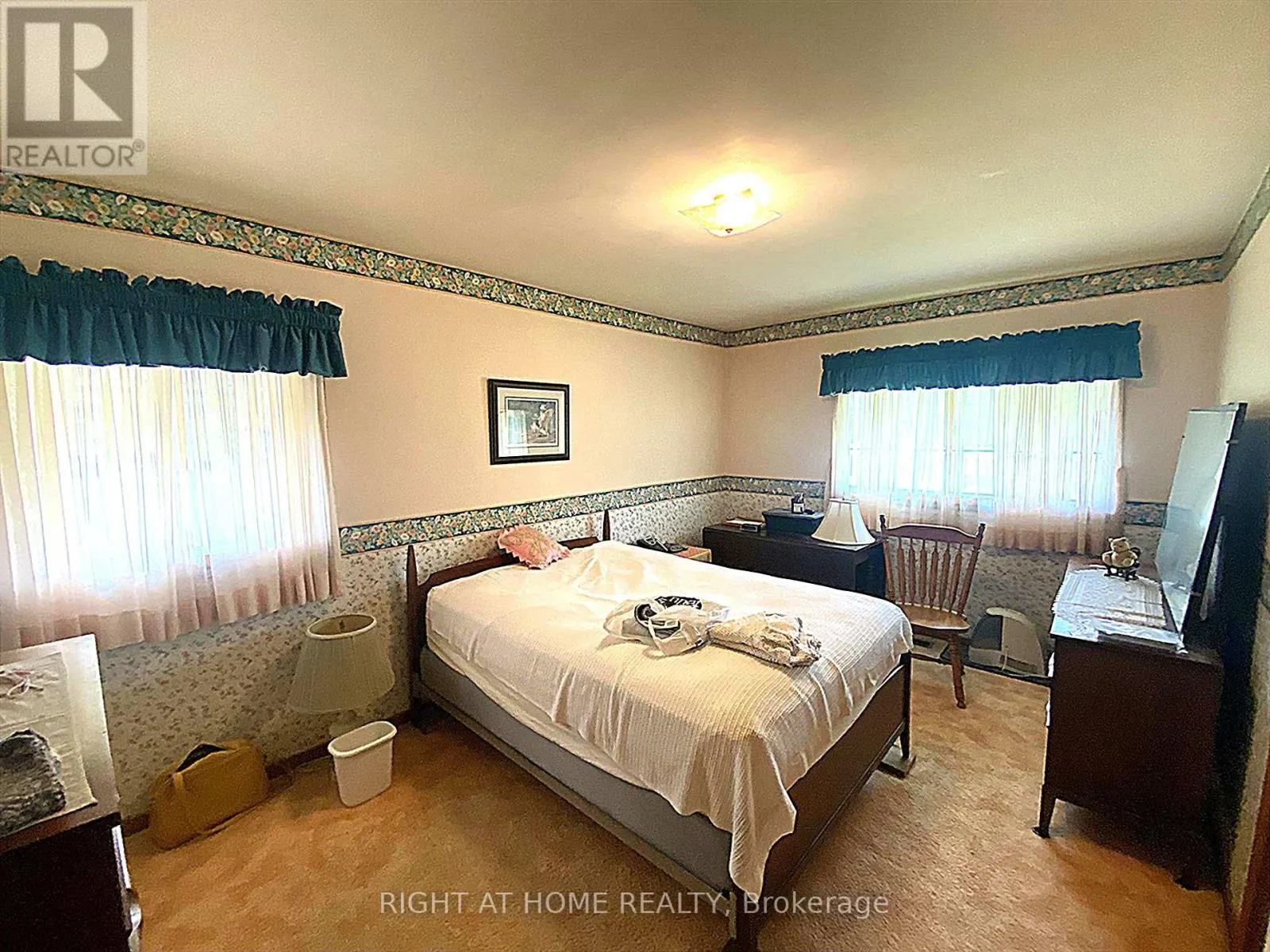 978 15/16 SIDE ROAD E