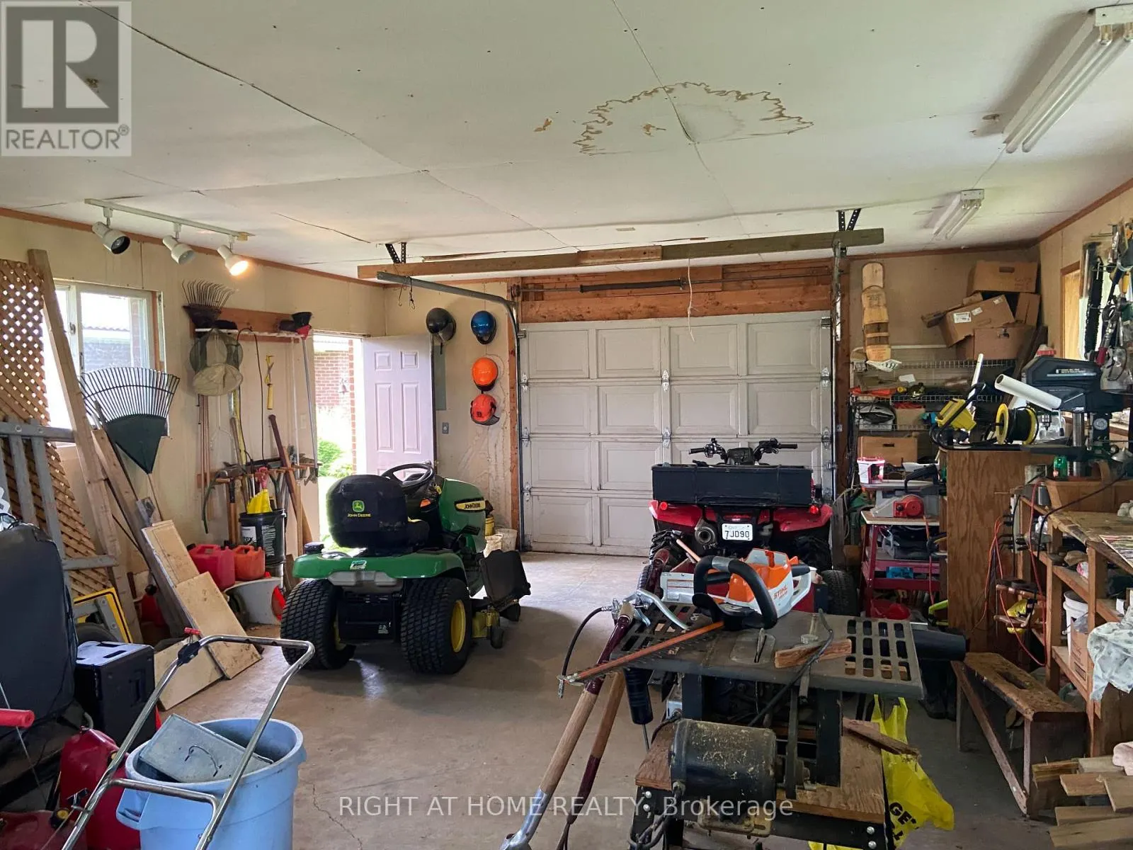 978 15/16 SIDE ROAD E