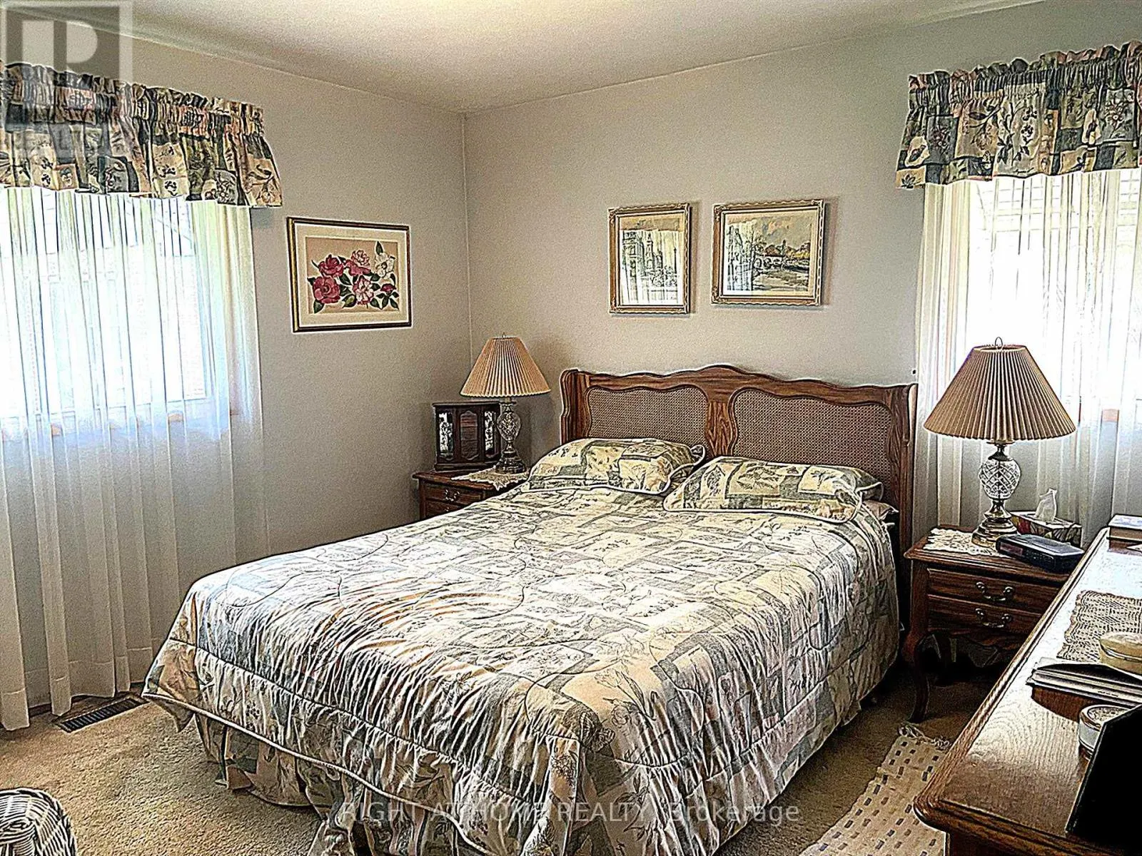 978 15/16 SIDE ROAD E