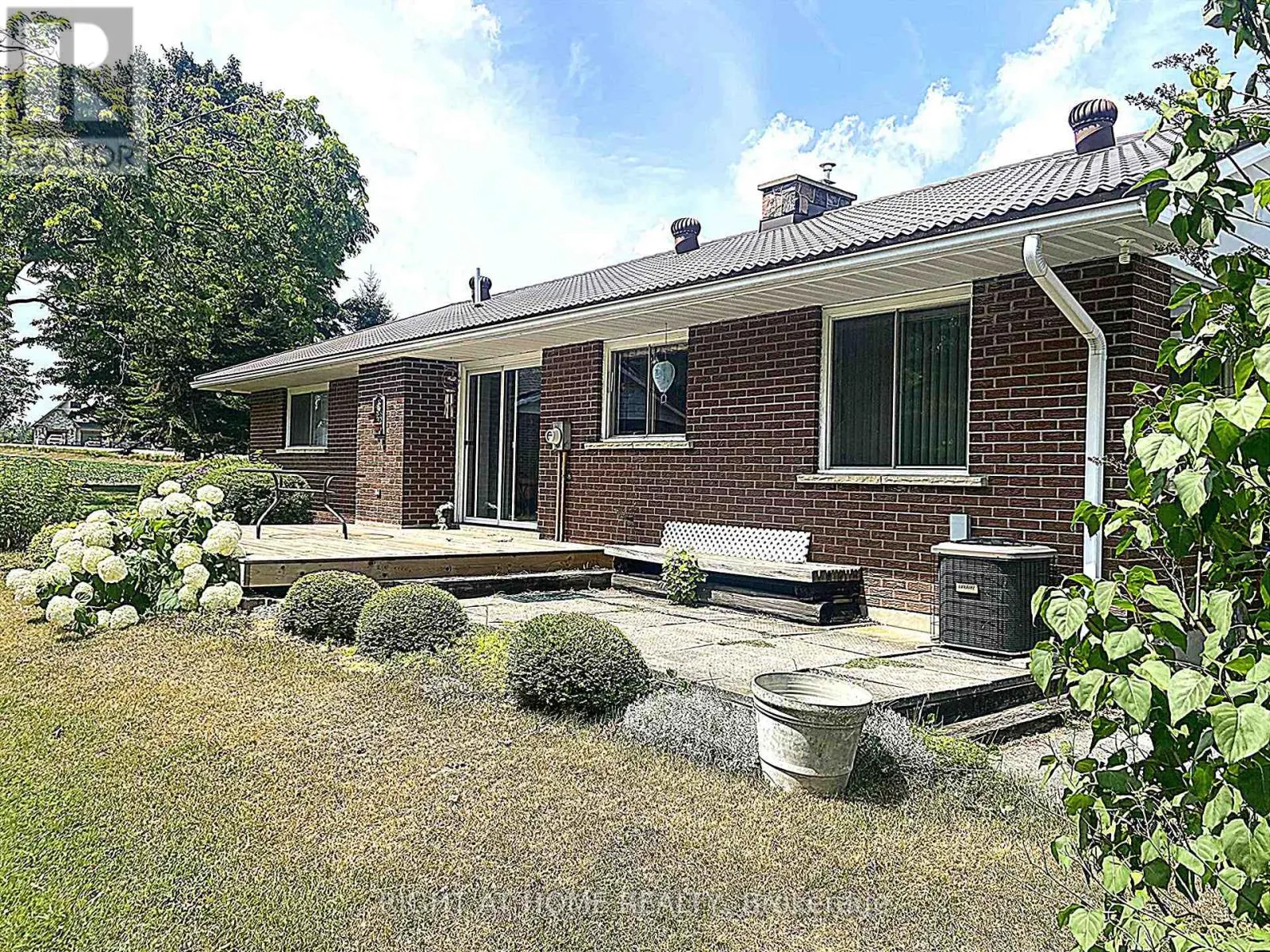 978 15/16 SIDE ROAD E