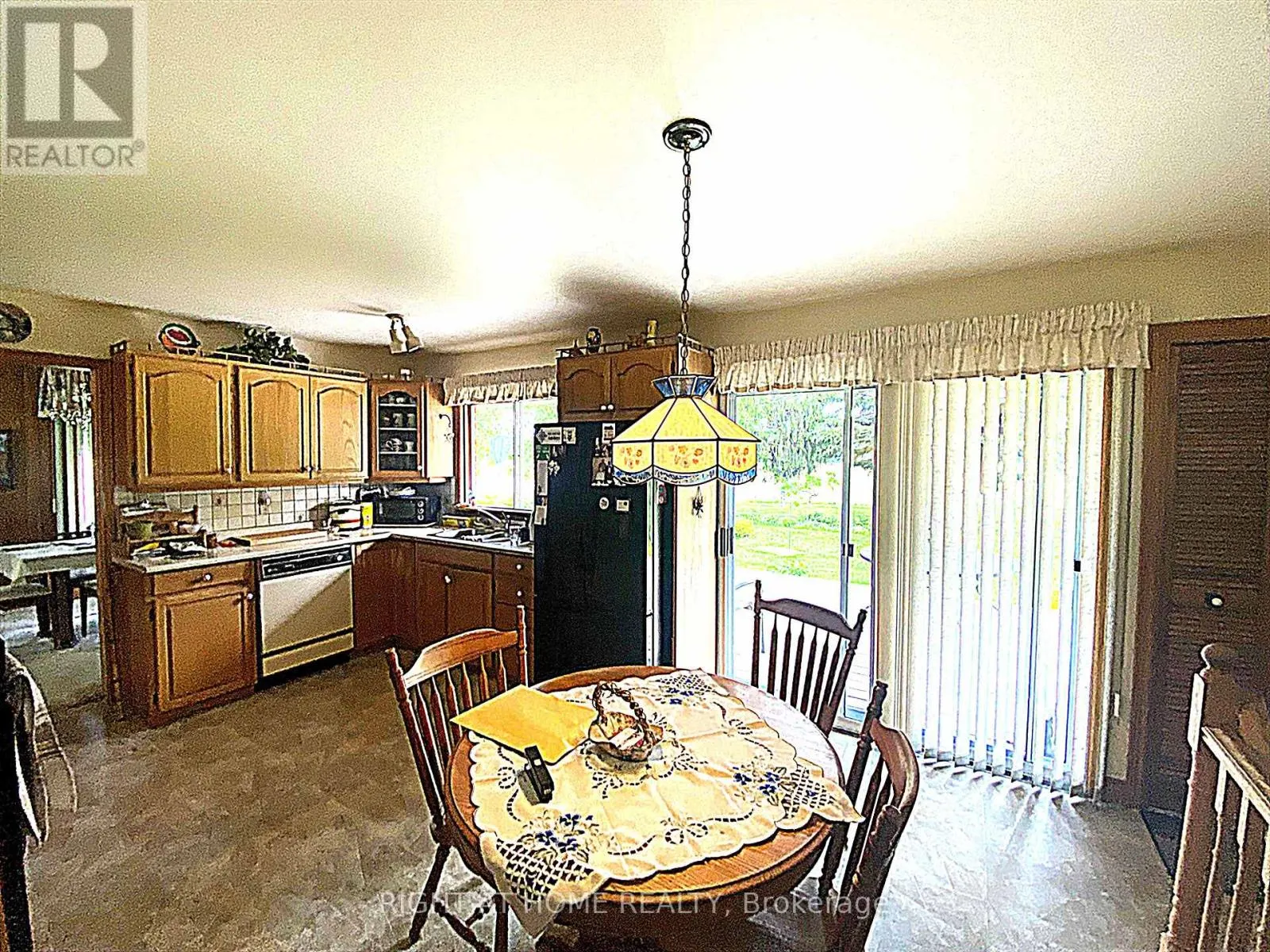 978 15/16 SIDE ROAD E