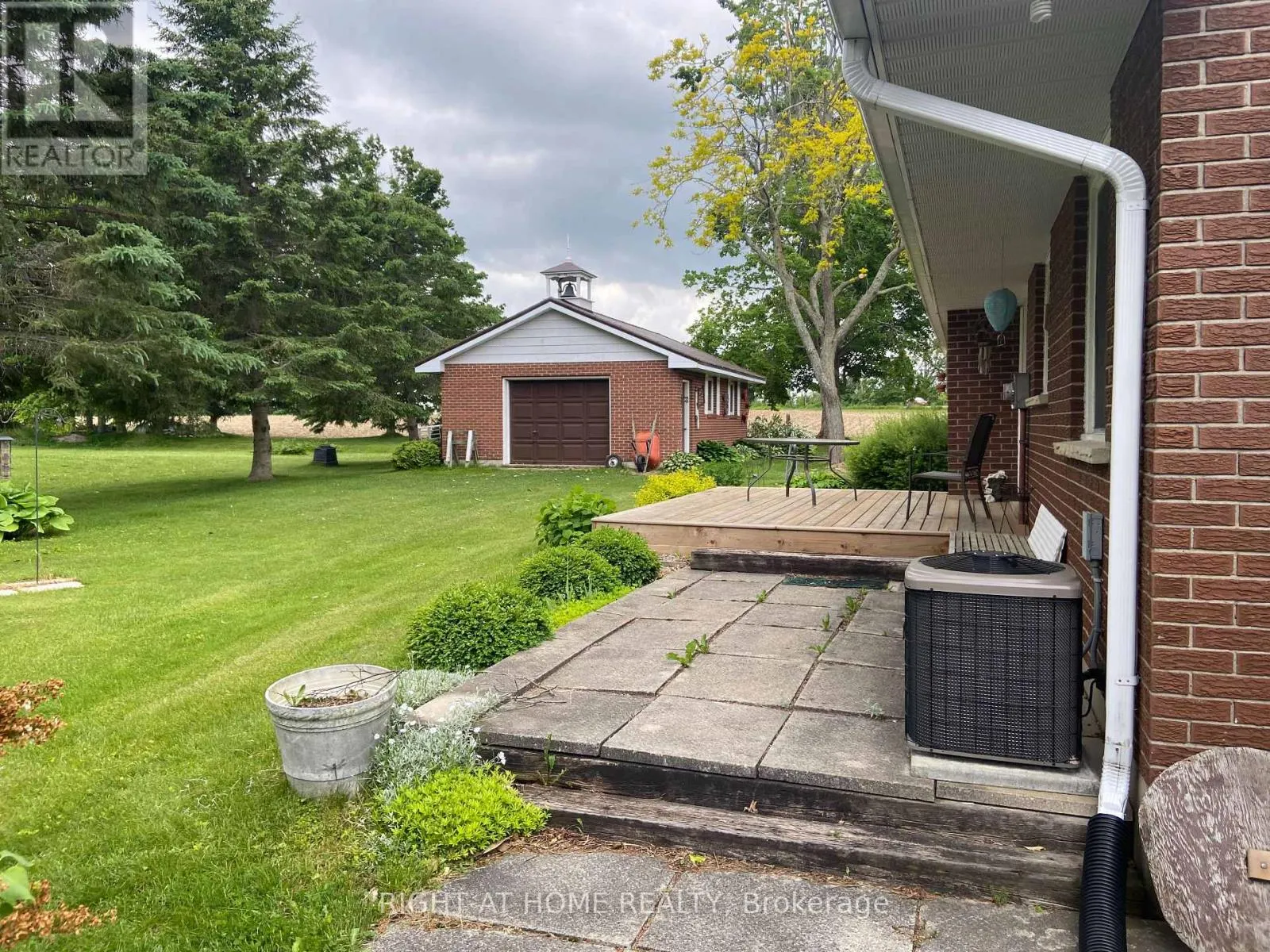 978 15/16 SIDE ROAD E