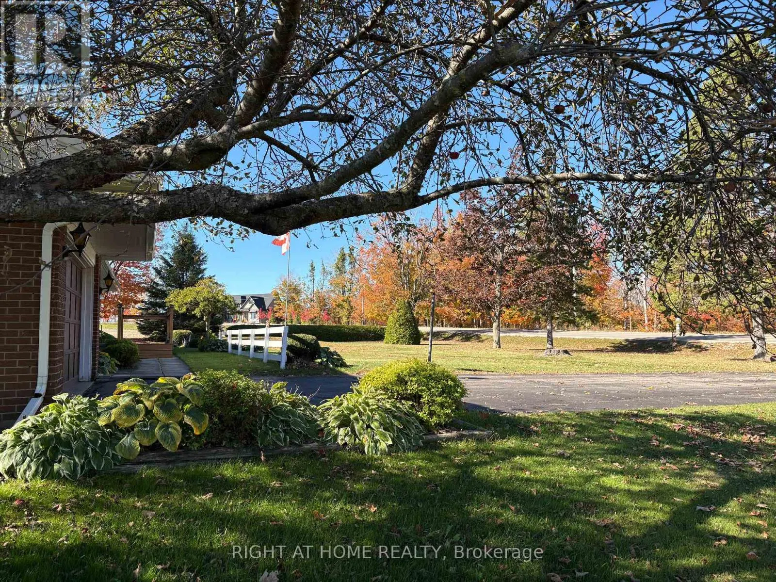 978 15/16 SIDE ROAD E