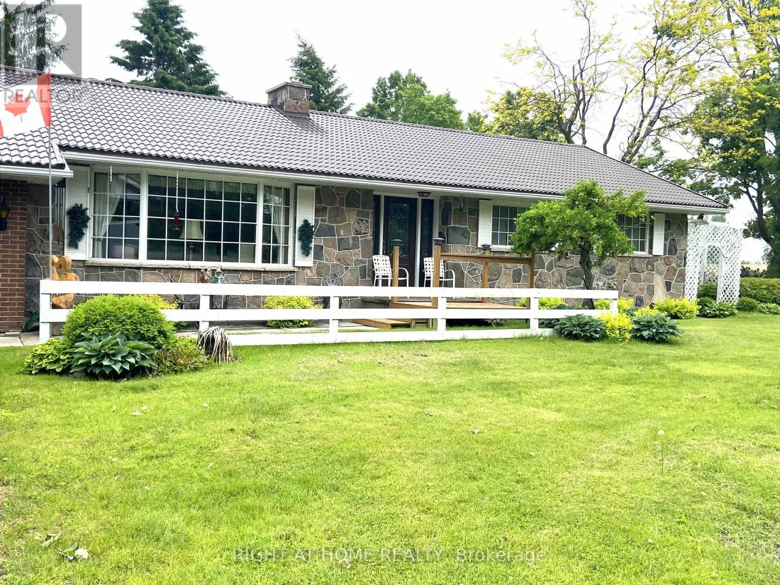 978 15/16 SIDE ROAD E