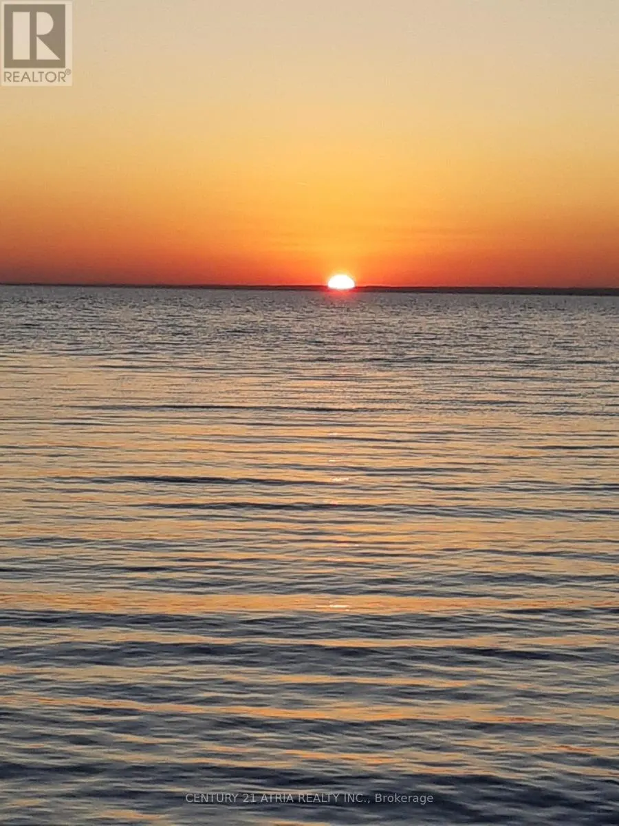 24 - 4 PARADISE BOULEVARD