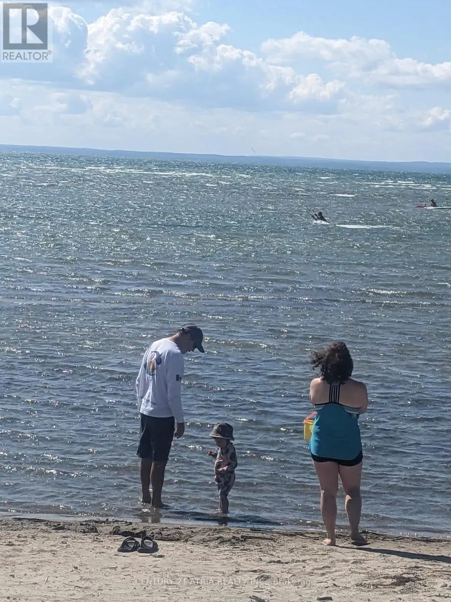 24 - 4 PARADISE BOULEVARD