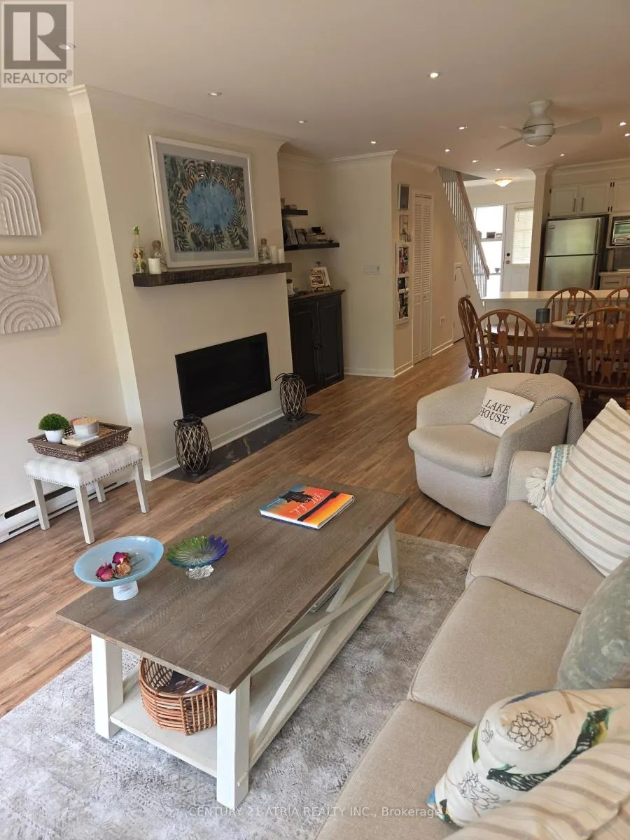 24 - 4 PARADISE BOULEVARD