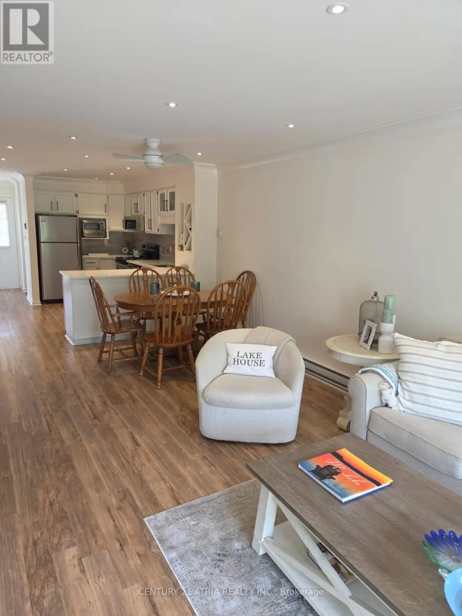 24 - 4 PARADISE BOULEVARD