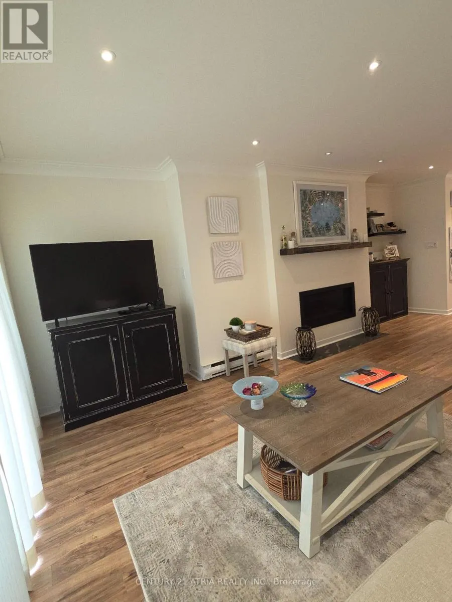 24 - 4 PARADISE BOULEVARD