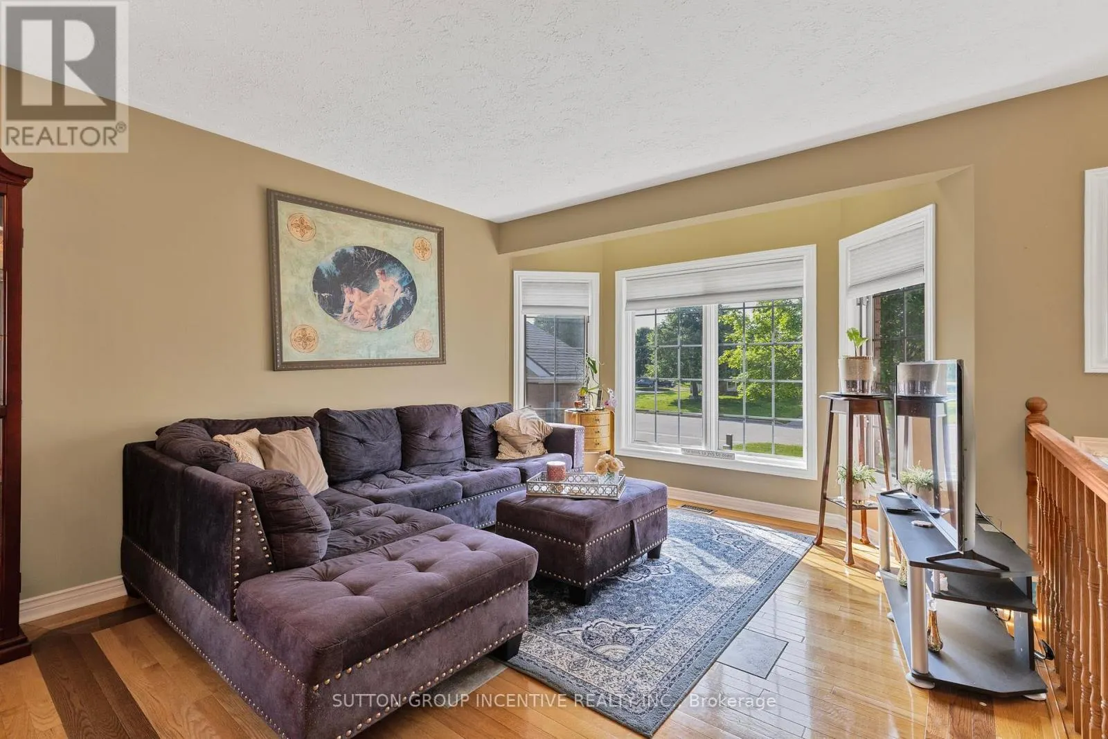 635 WAYNE CRESCENT