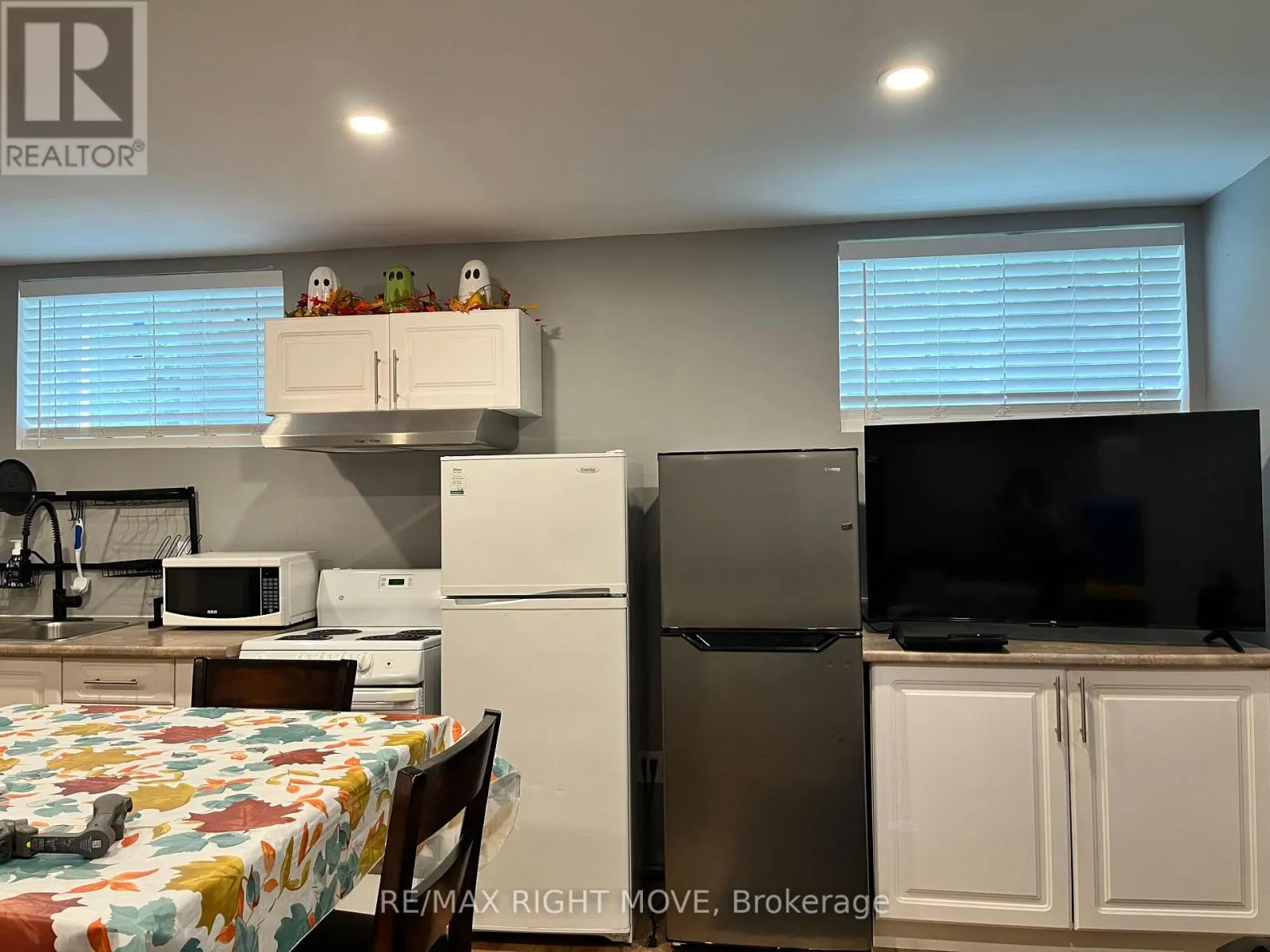 6896 PENTLAND LANE
