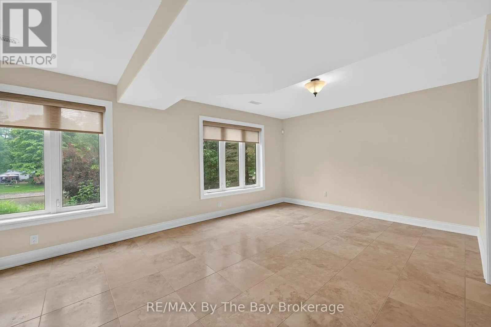 19 OAK LEA BOULEVARD