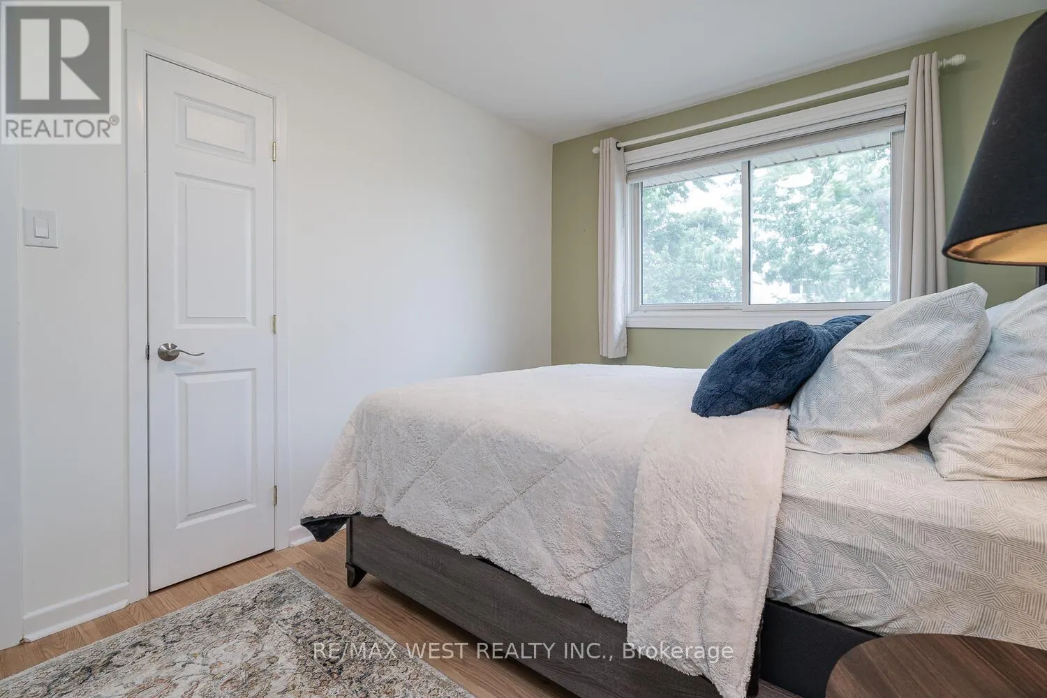 142 CUNDLES ROAD E