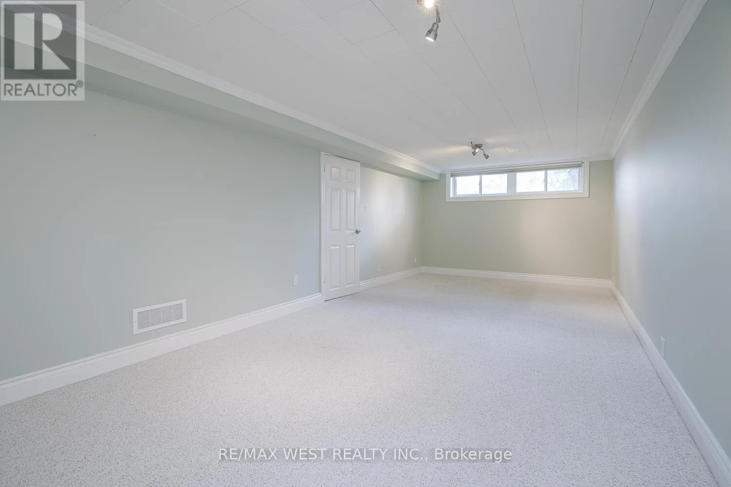 142 CUNDLES ROAD E