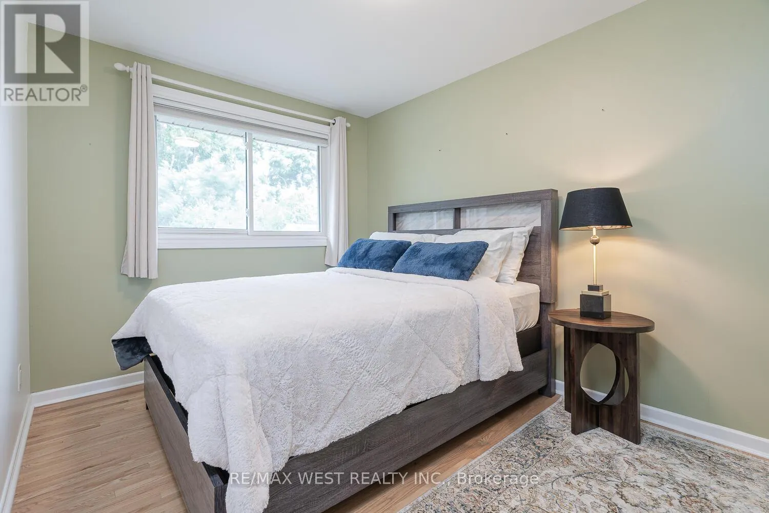 142 CUNDLES ROAD E