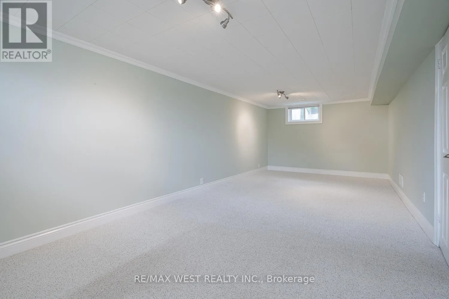 142 CUNDLES ROAD E