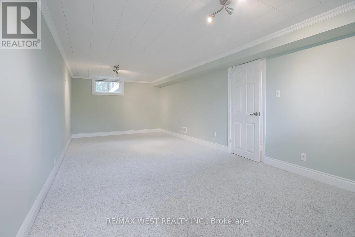 142 CUNDLES ROAD E