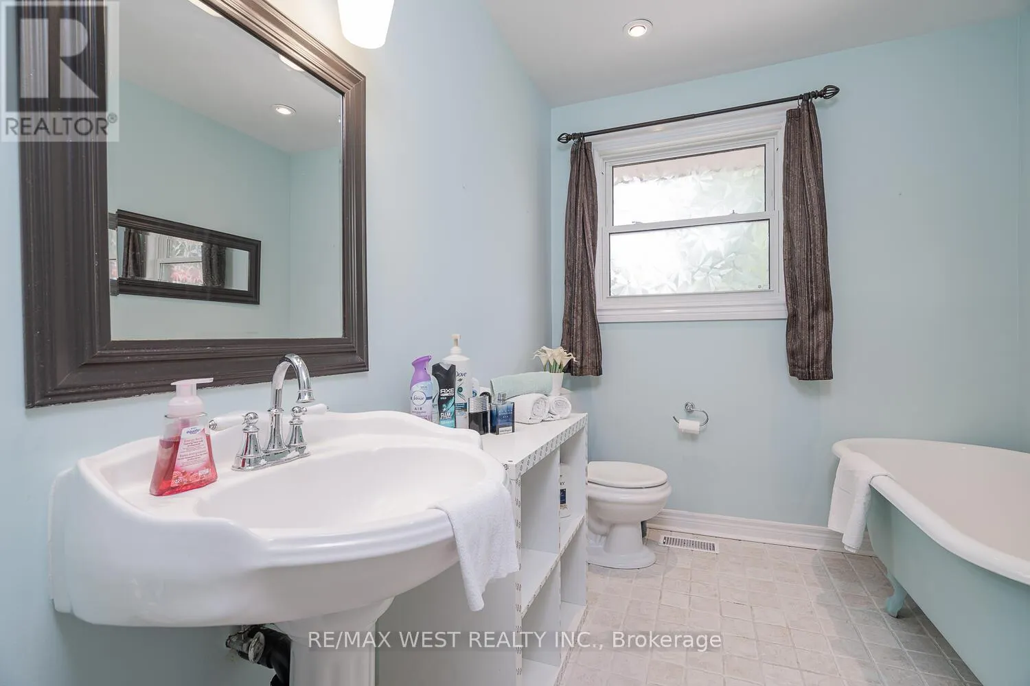 142 CUNDLES ROAD E