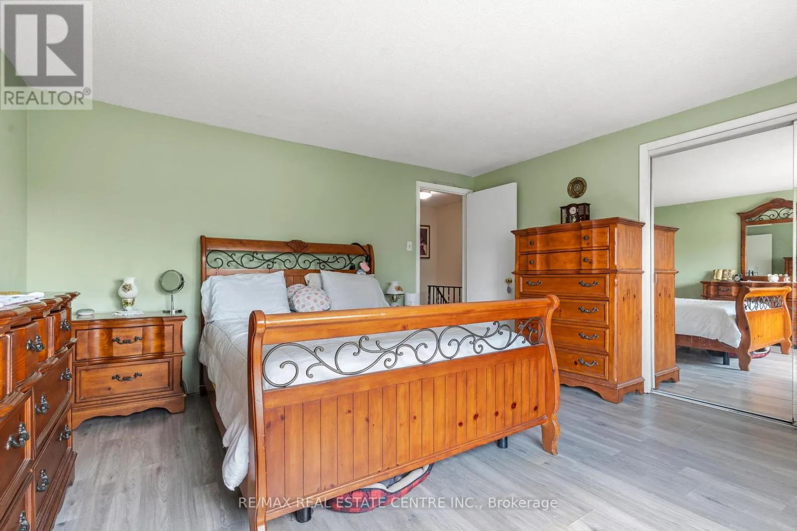 77 - 778 WILLIAM STREET E