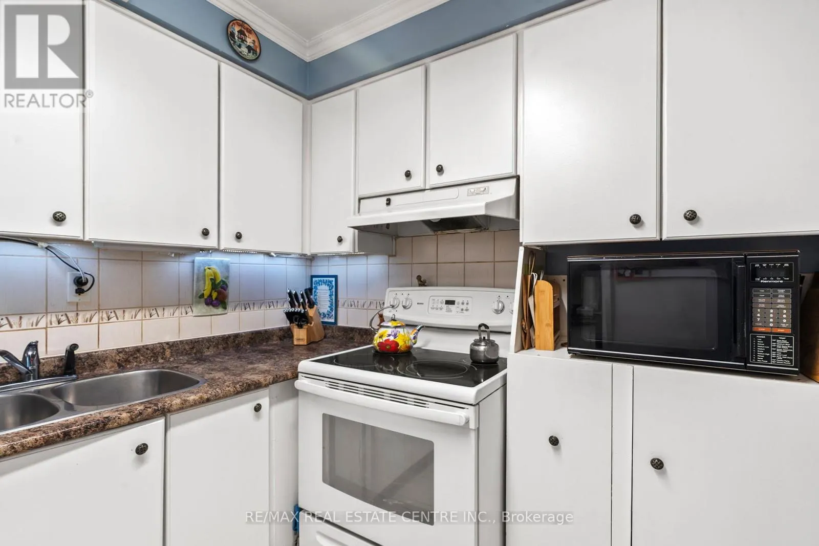 77 - 778 WILLIAM STREET E