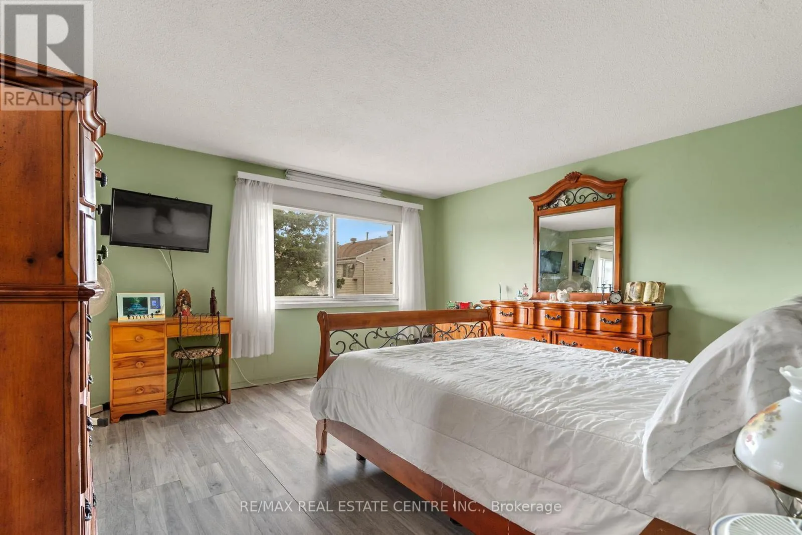 77 - 778 WILLIAM STREET E