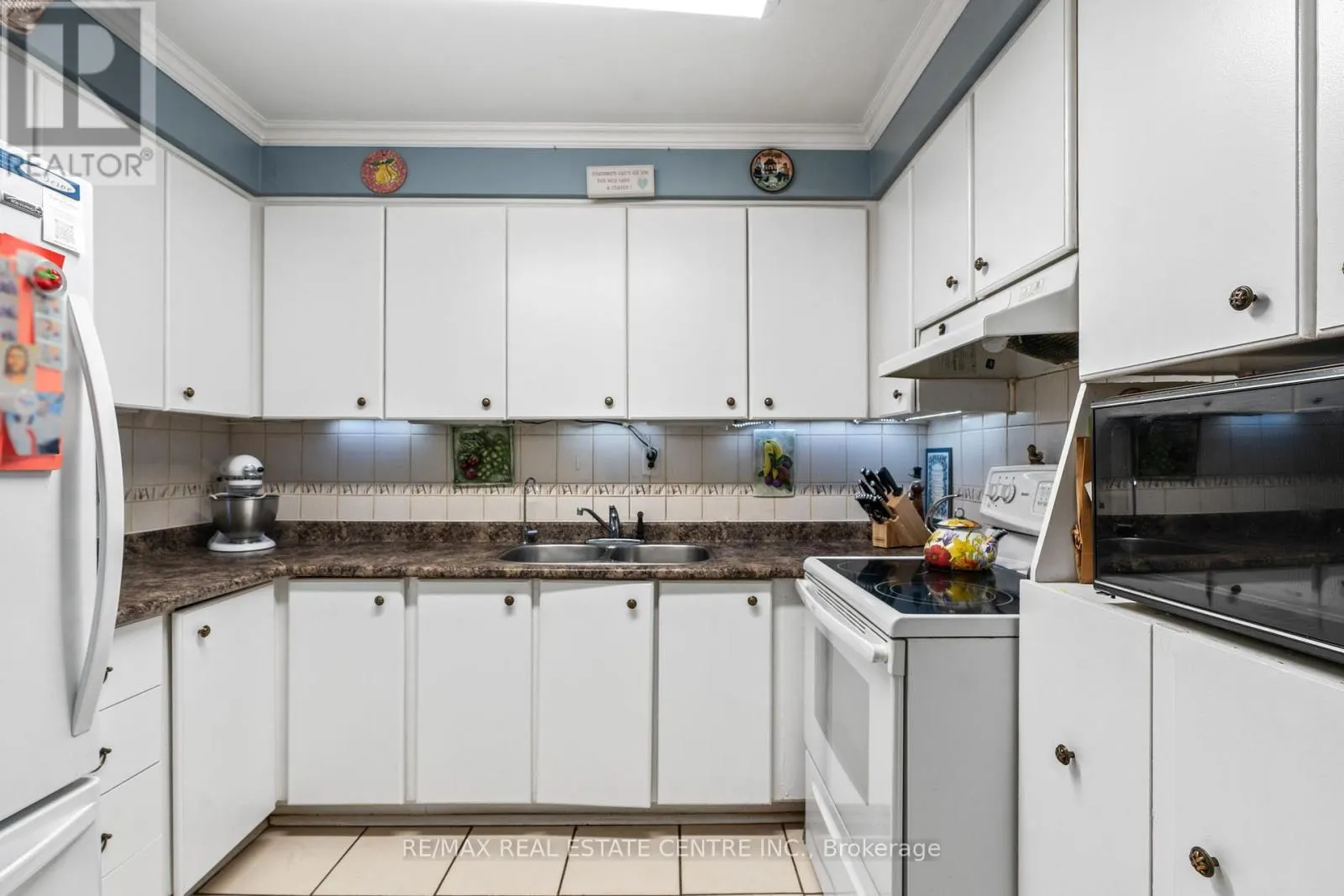 77 - 778 WILLIAM STREET E