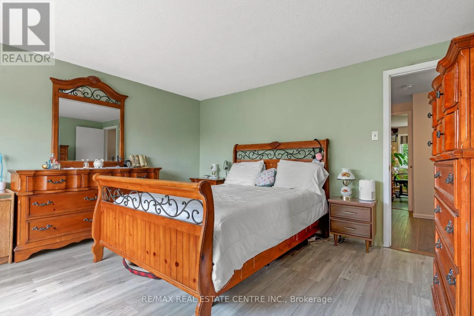 77 - 778 WILLIAM STREET E