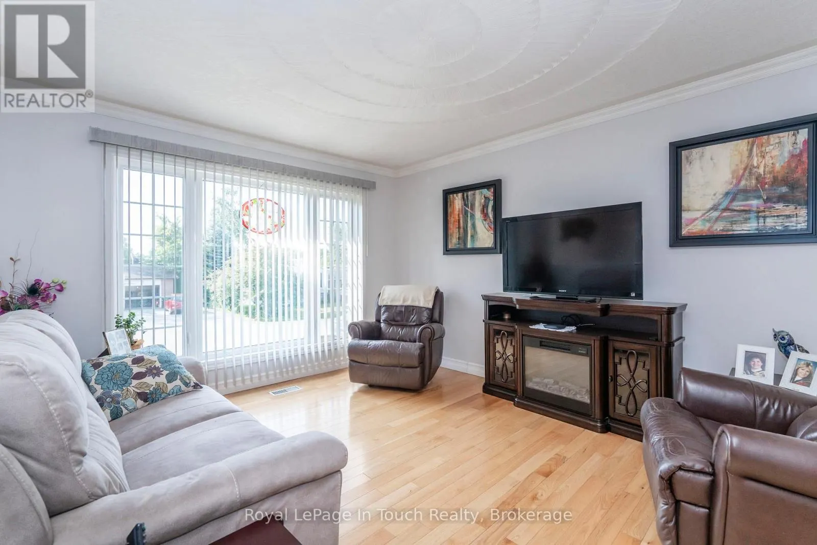 32 BRIDLE ROAD