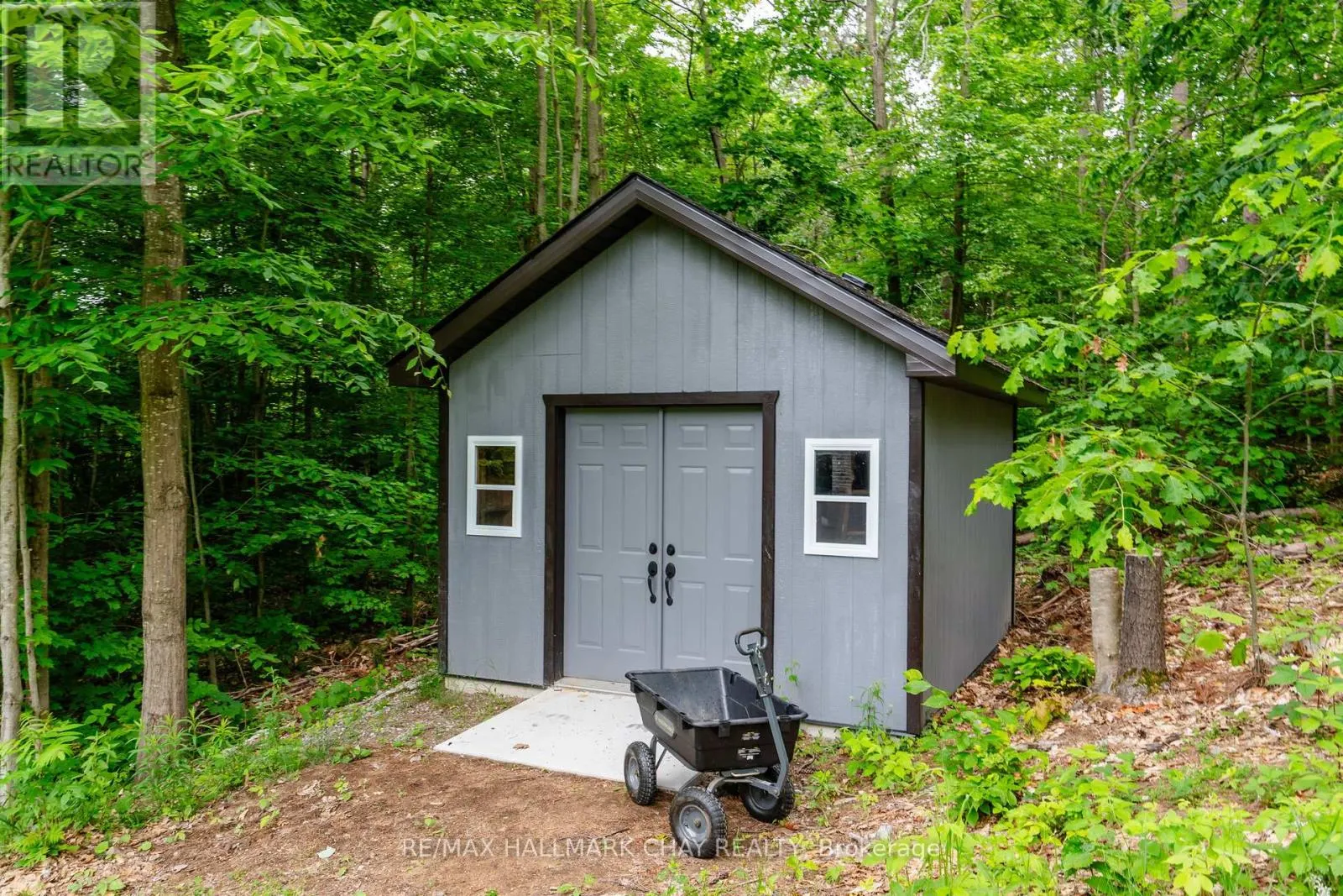 2 TIMBERLAND COURT S