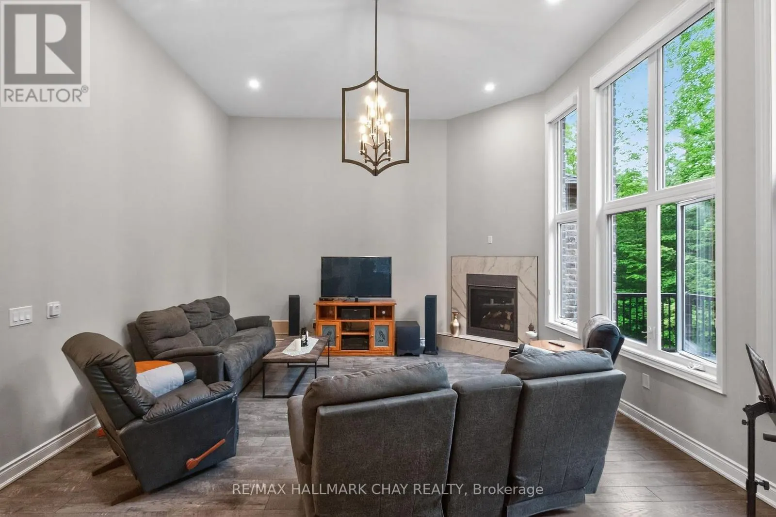 2 TIMBERLAND COURT S