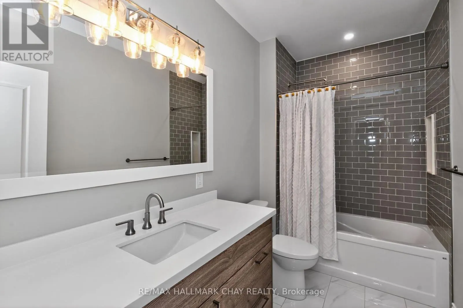 2 TIMBERLAND COURT S