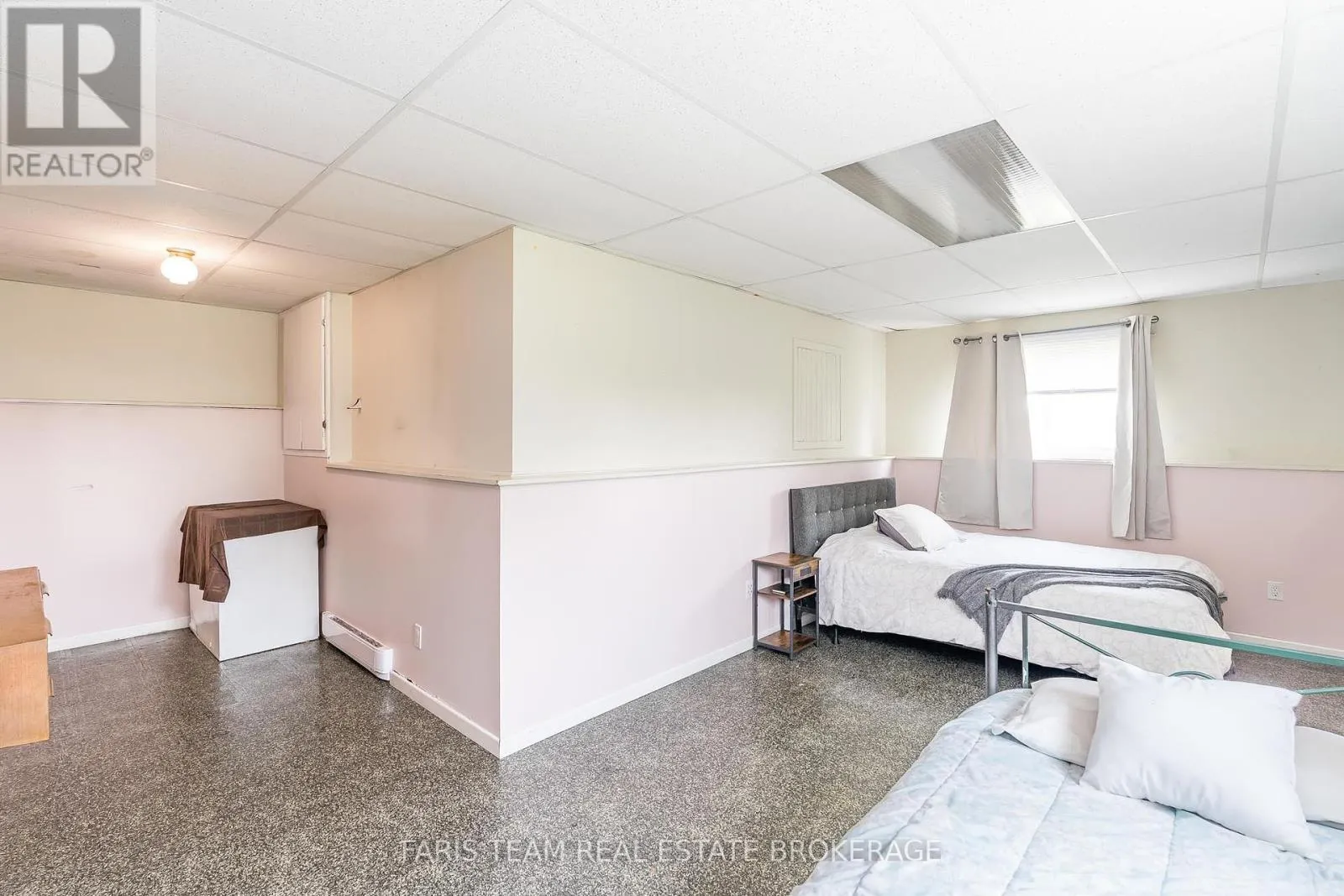 160 LAFONTAINE ROAD W