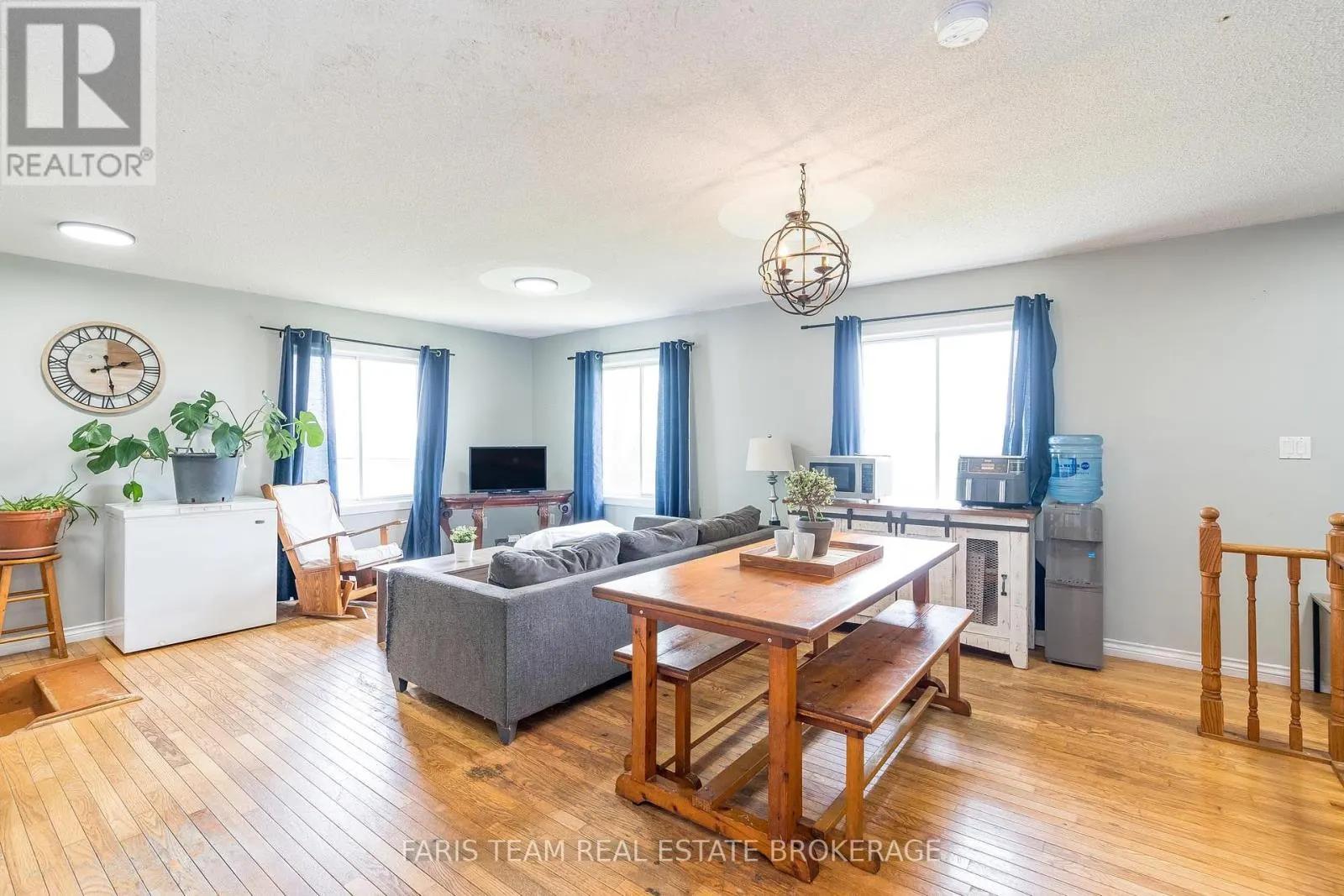 160 LAFONTAINE ROAD W