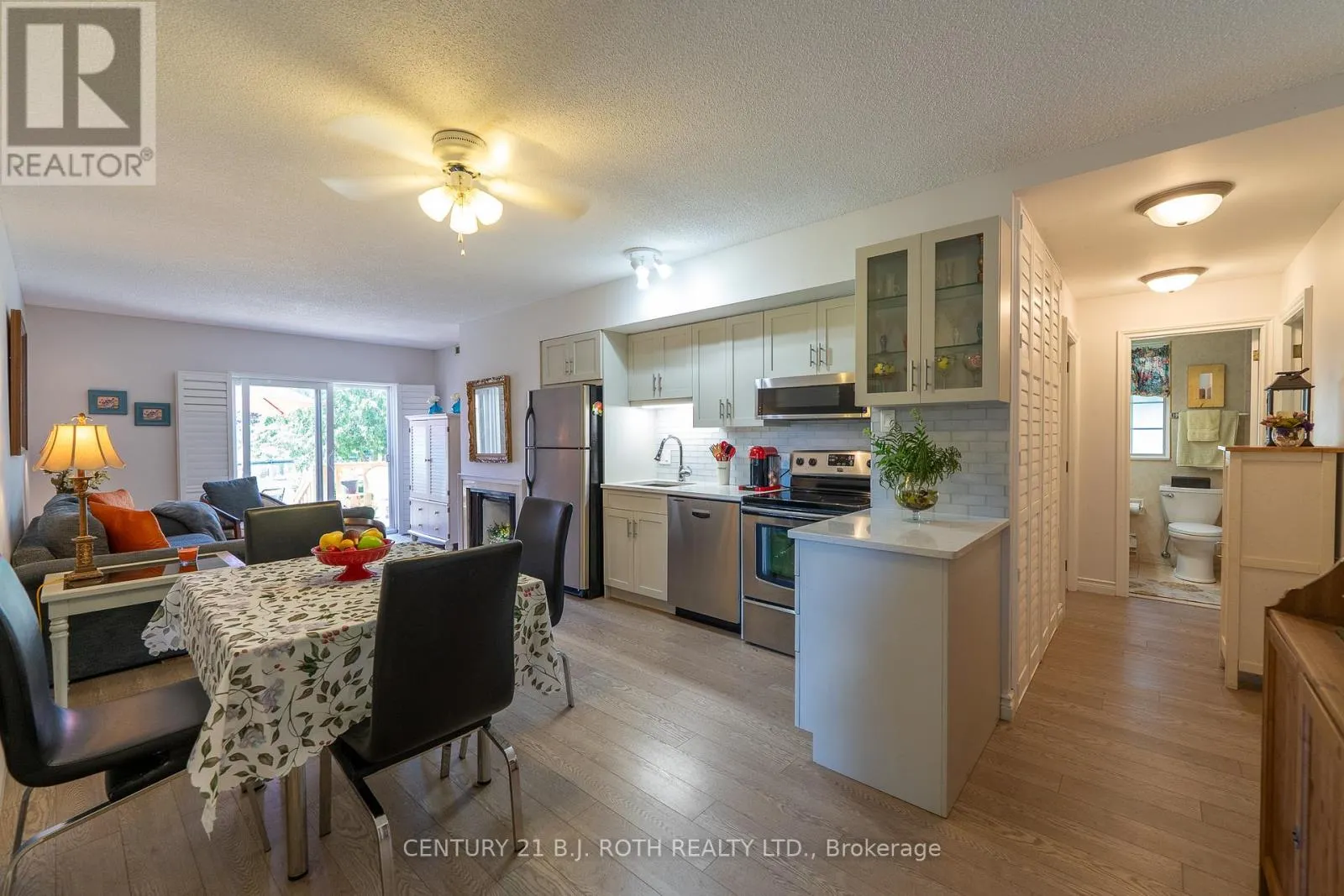 16 - 60 LAGUNA PARKWAY