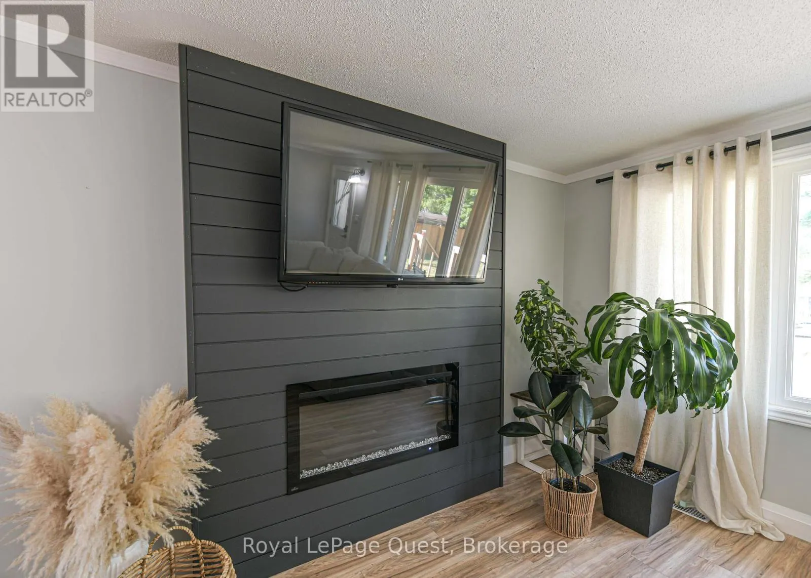 401 MISSISSAGA STREET W